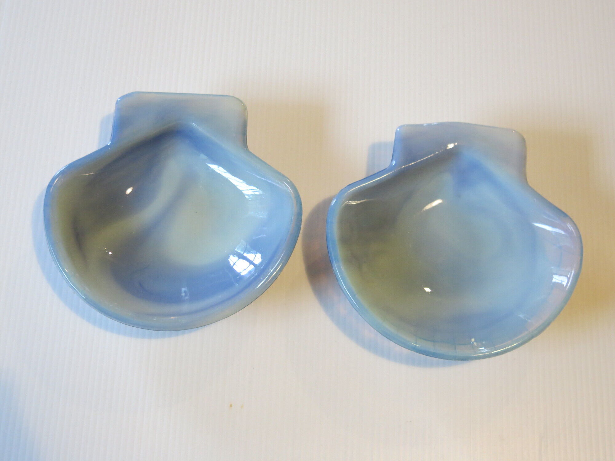 6 dishes with scallops in opaline from Arcopal in very good condition
