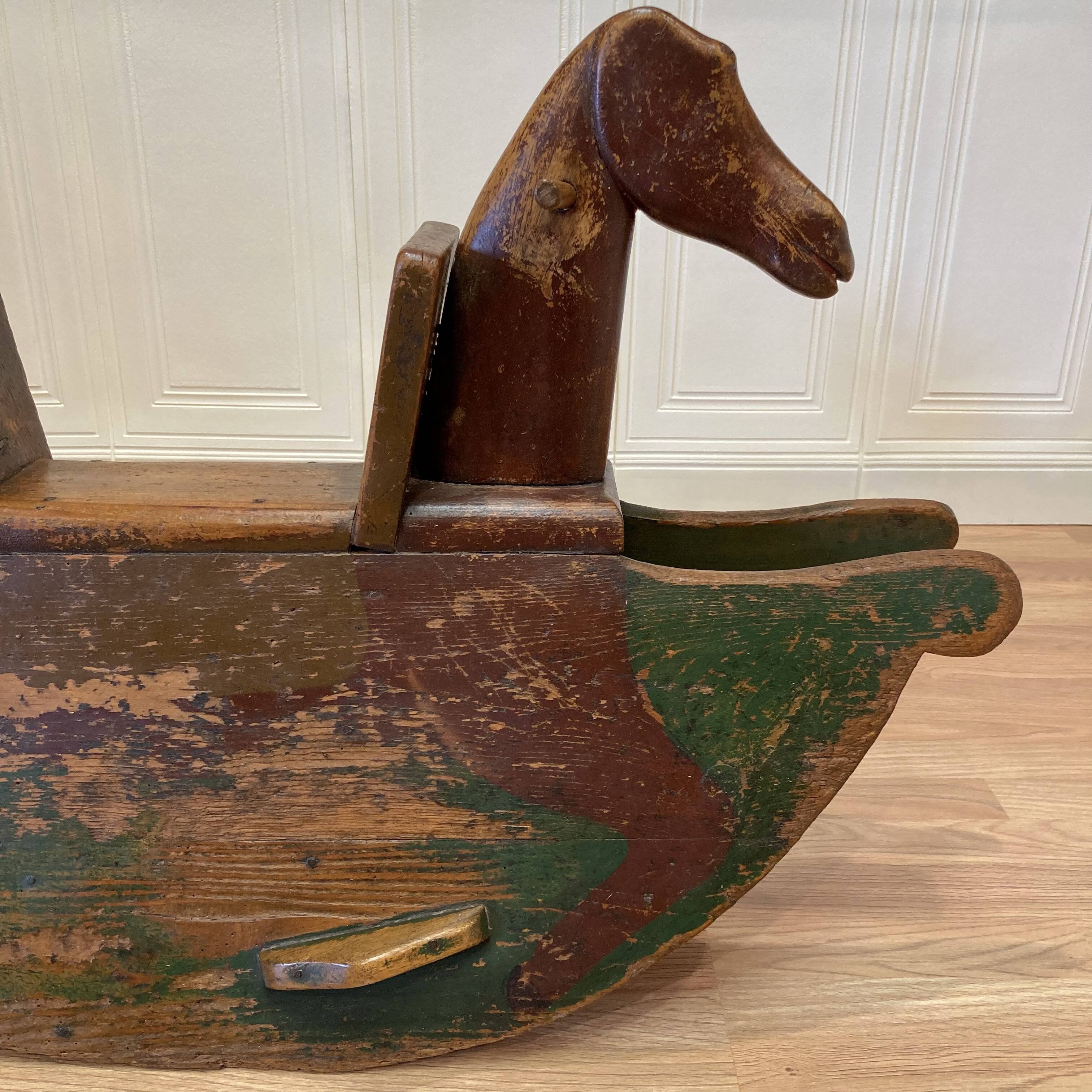 Cheval à bascule en bois 1950.