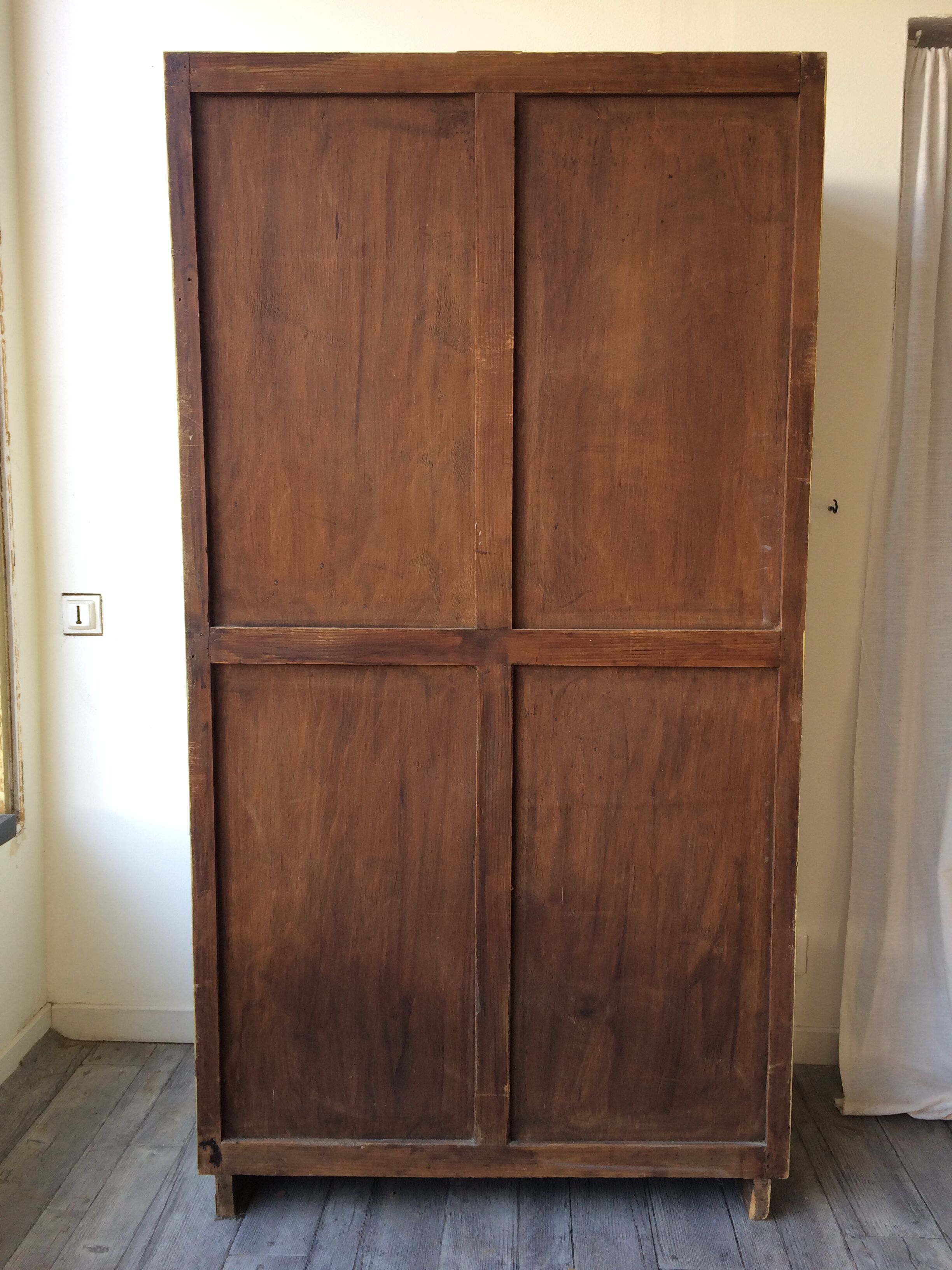 Glass cabinet