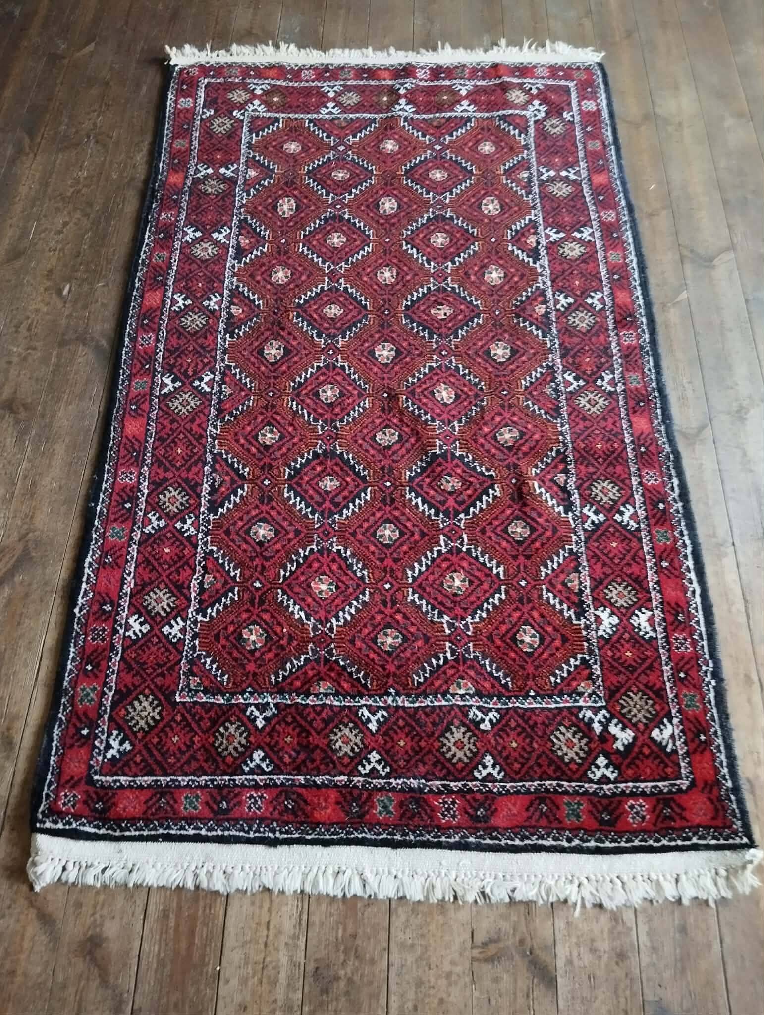Handmade Belouch Persian rug 184x108cm