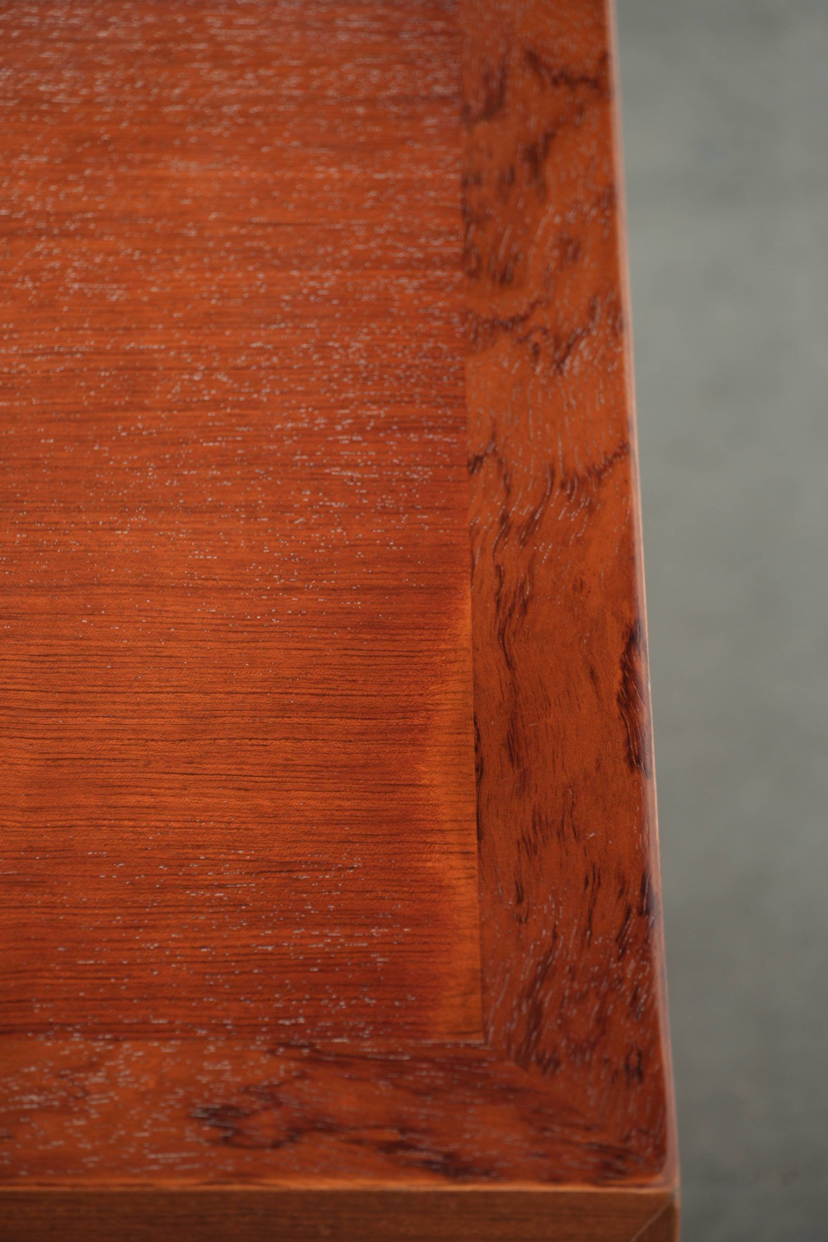Table basse Art Déco carrée en bon état