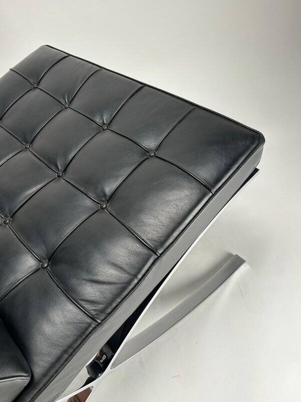 Paire de chauffeuses Barcelona attribuées à Mies Van Der Rohe pour Knoll International, années 1980