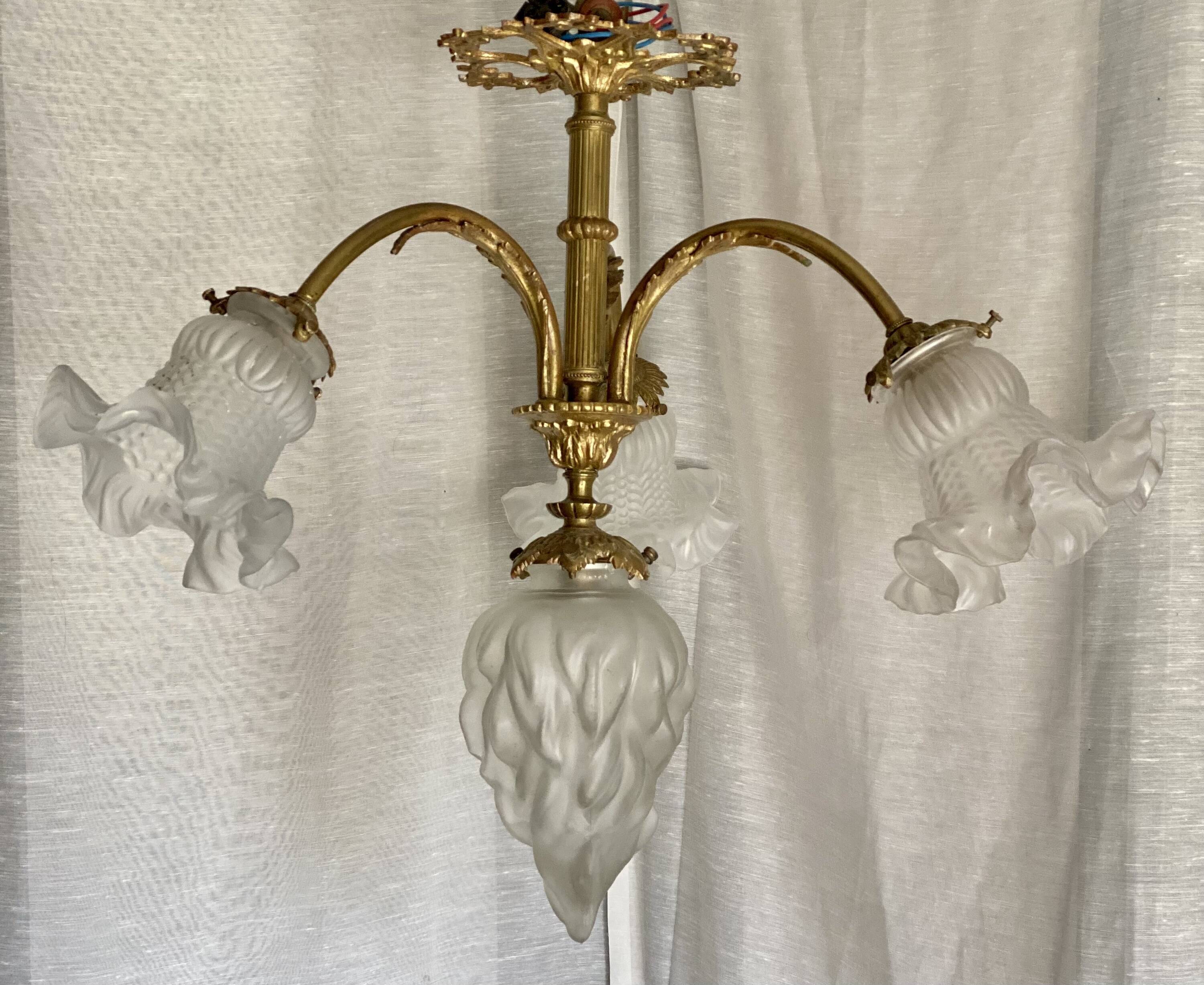 Fine gilded bronze lustre from the late 19th century.