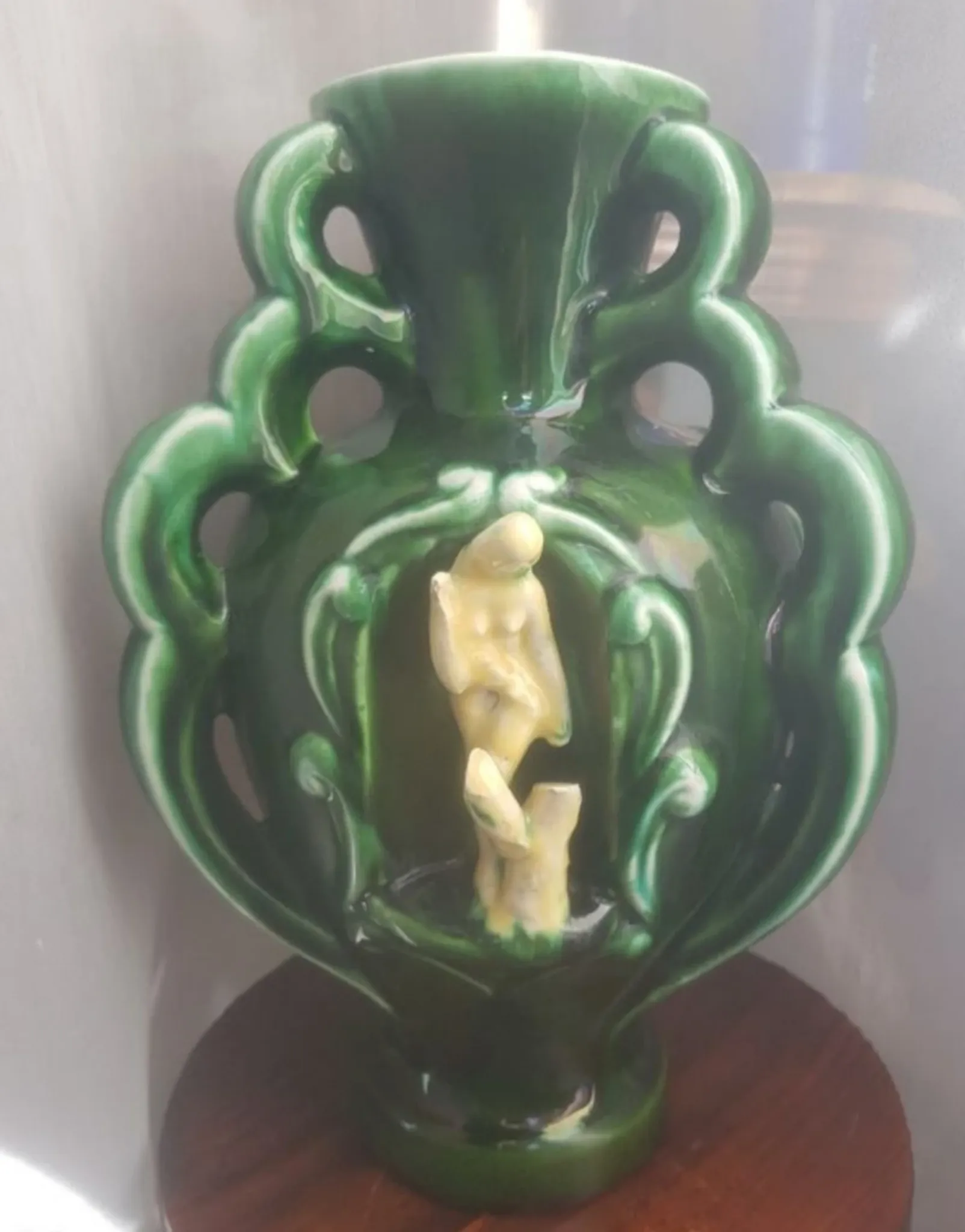 Earthenware vase with 3 caryatids