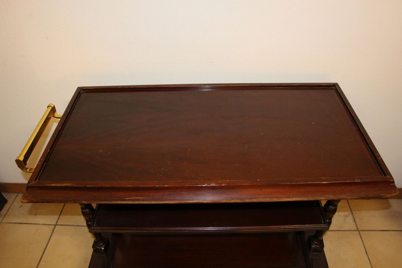 Serving table