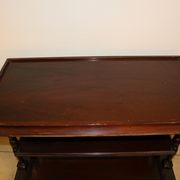 Serving table