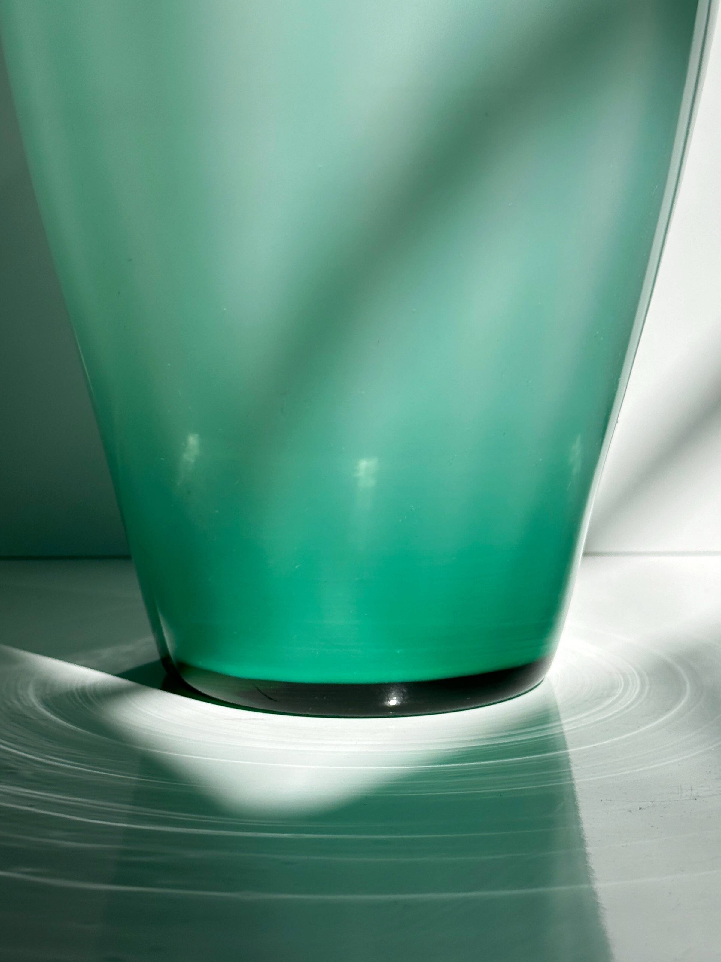 Gruppo Vittorio Milk Glas Swirl Murano Vase Mint Green / Turquoise