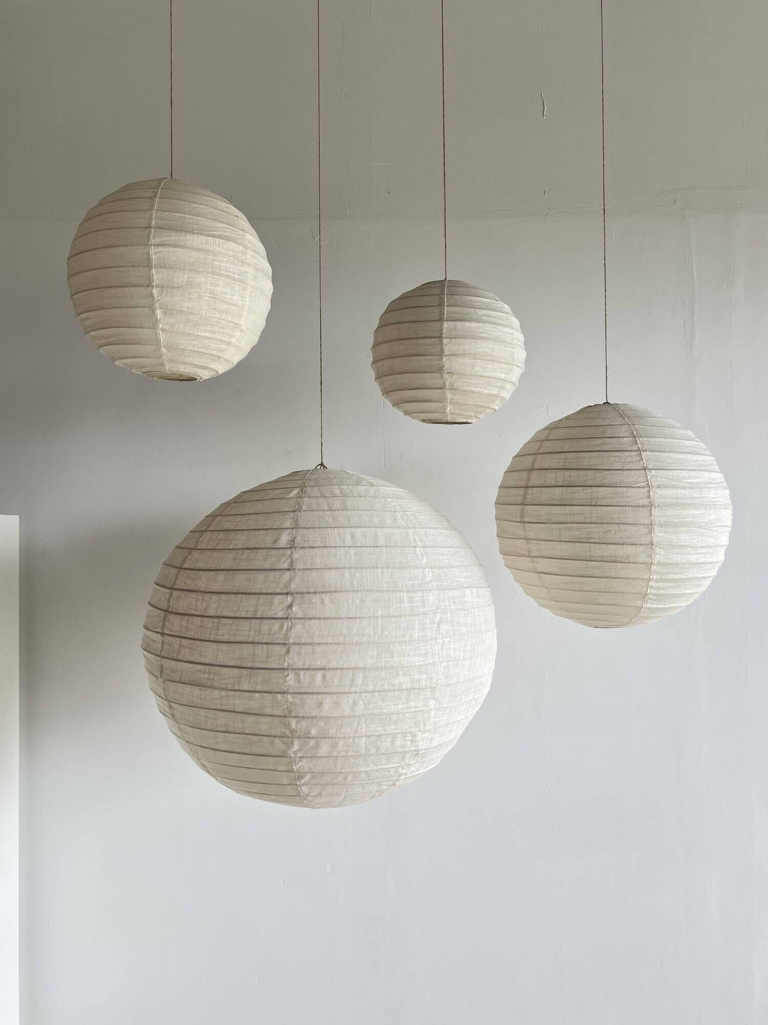 Large round suspension in rattan and natural linen, Japanese style, D:60.