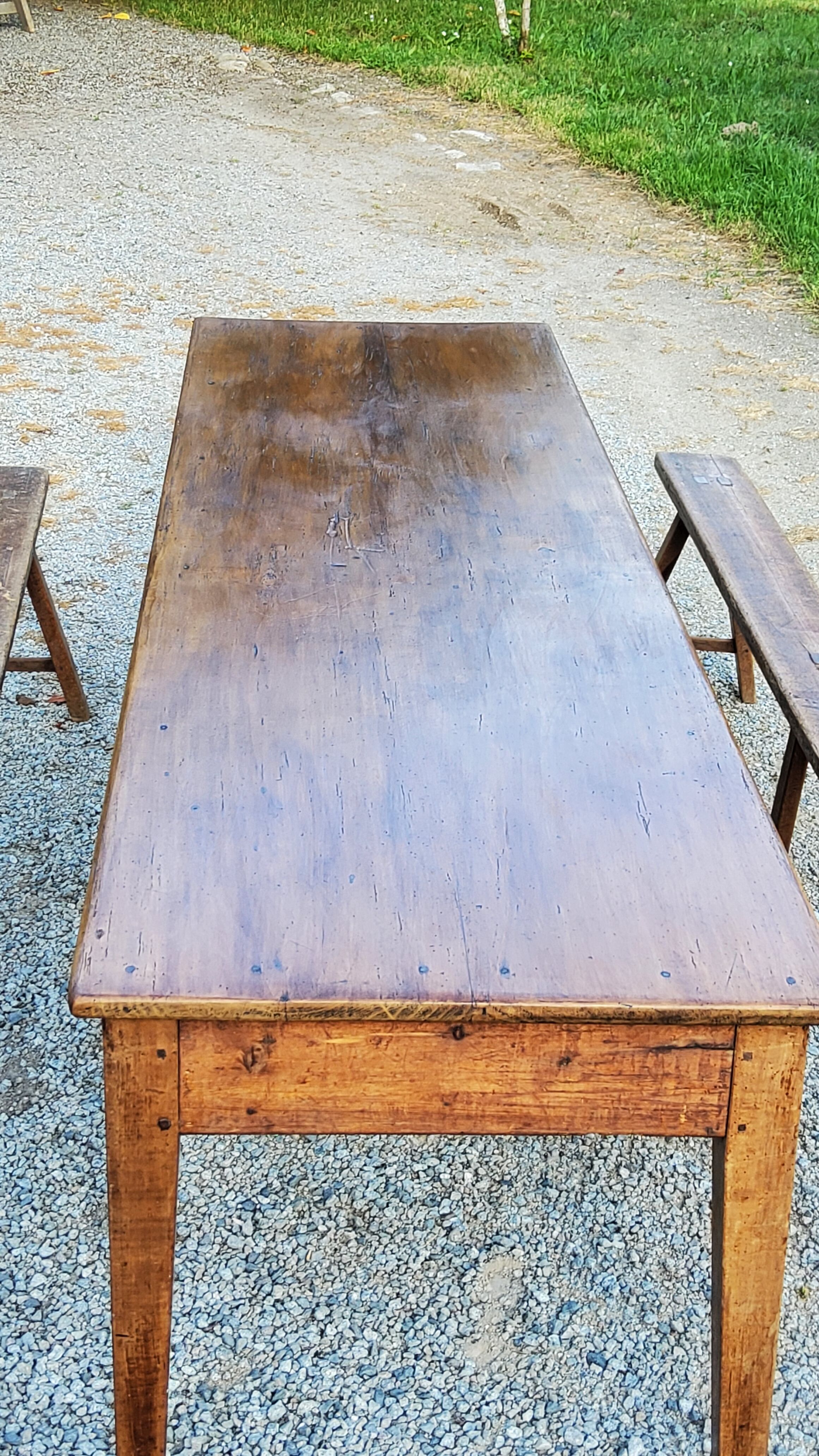 Farm table nineteenth century feet spindles 251cm and its 2 benches