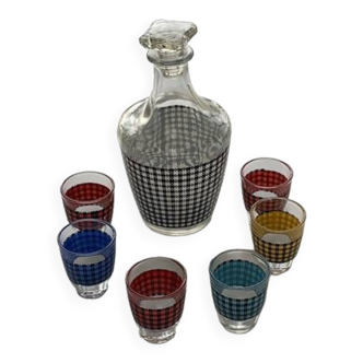 Liquor service consisting of a carafe and 6 small shot glasses, vintage houndstooth pattern