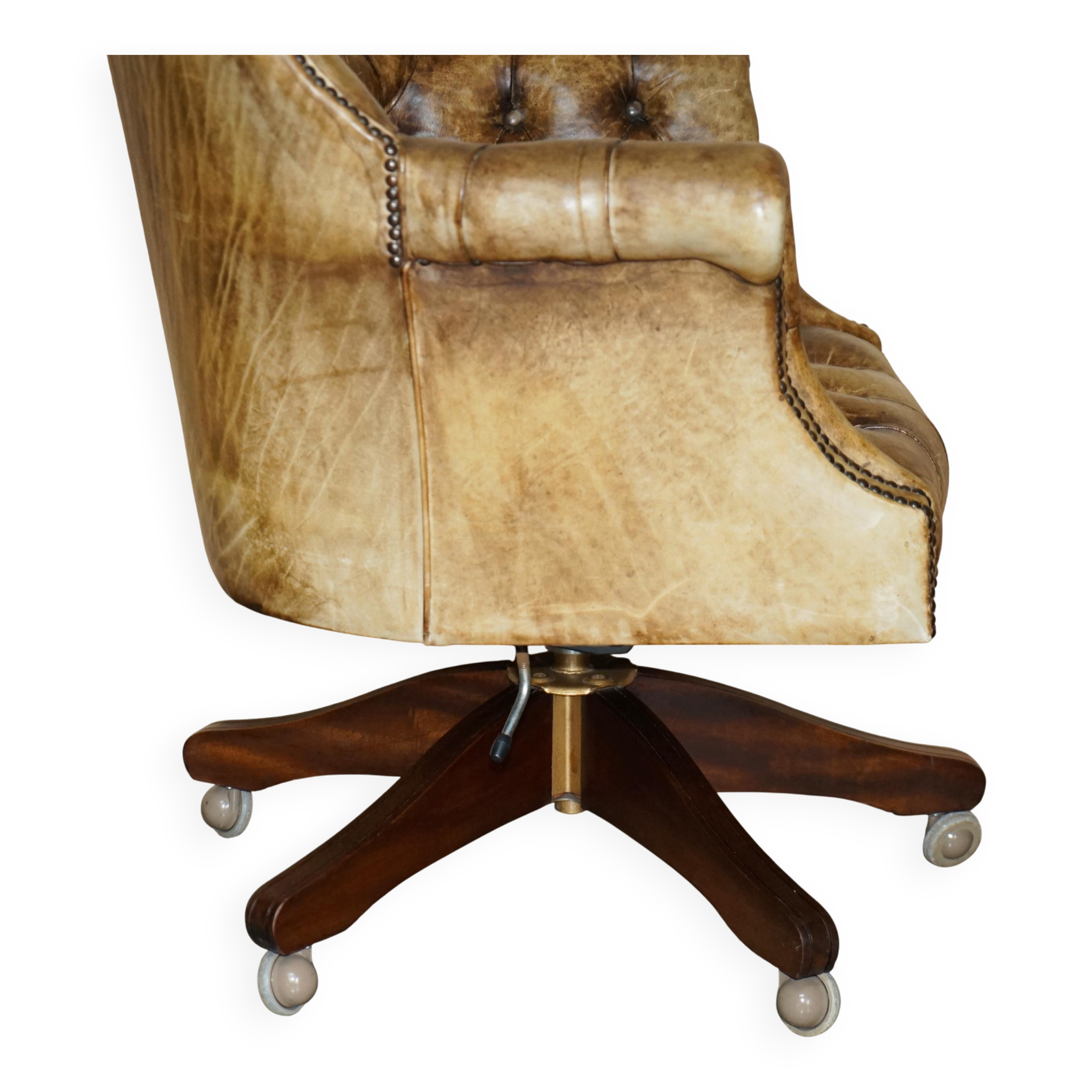 Chesterfield executive armchair in aniline leather