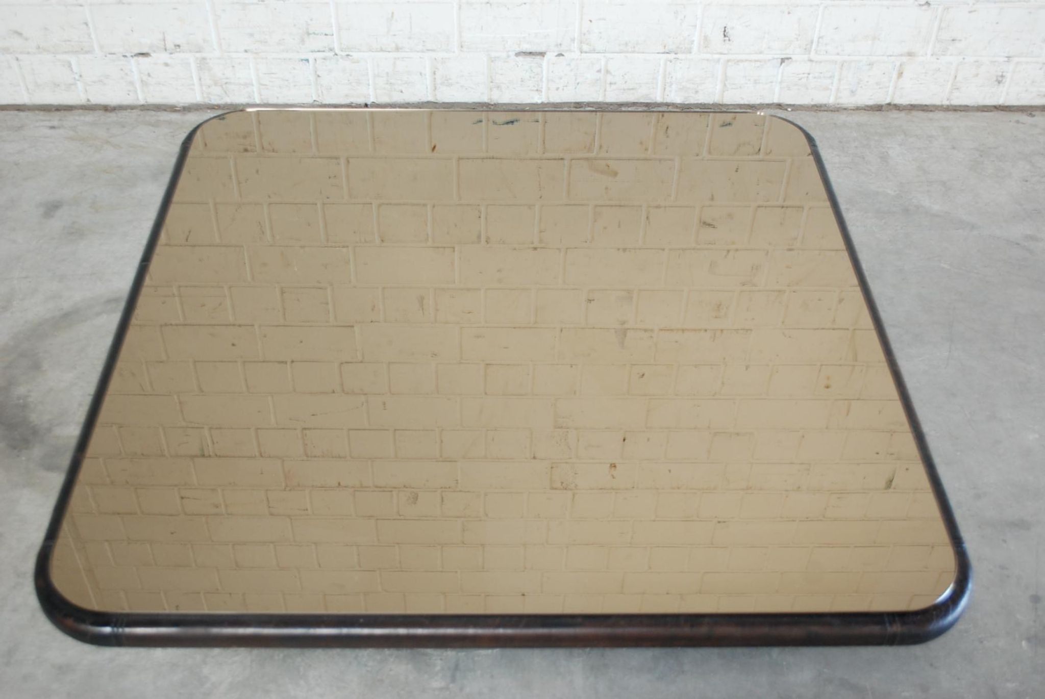 Table basse plateau miroir et cuir