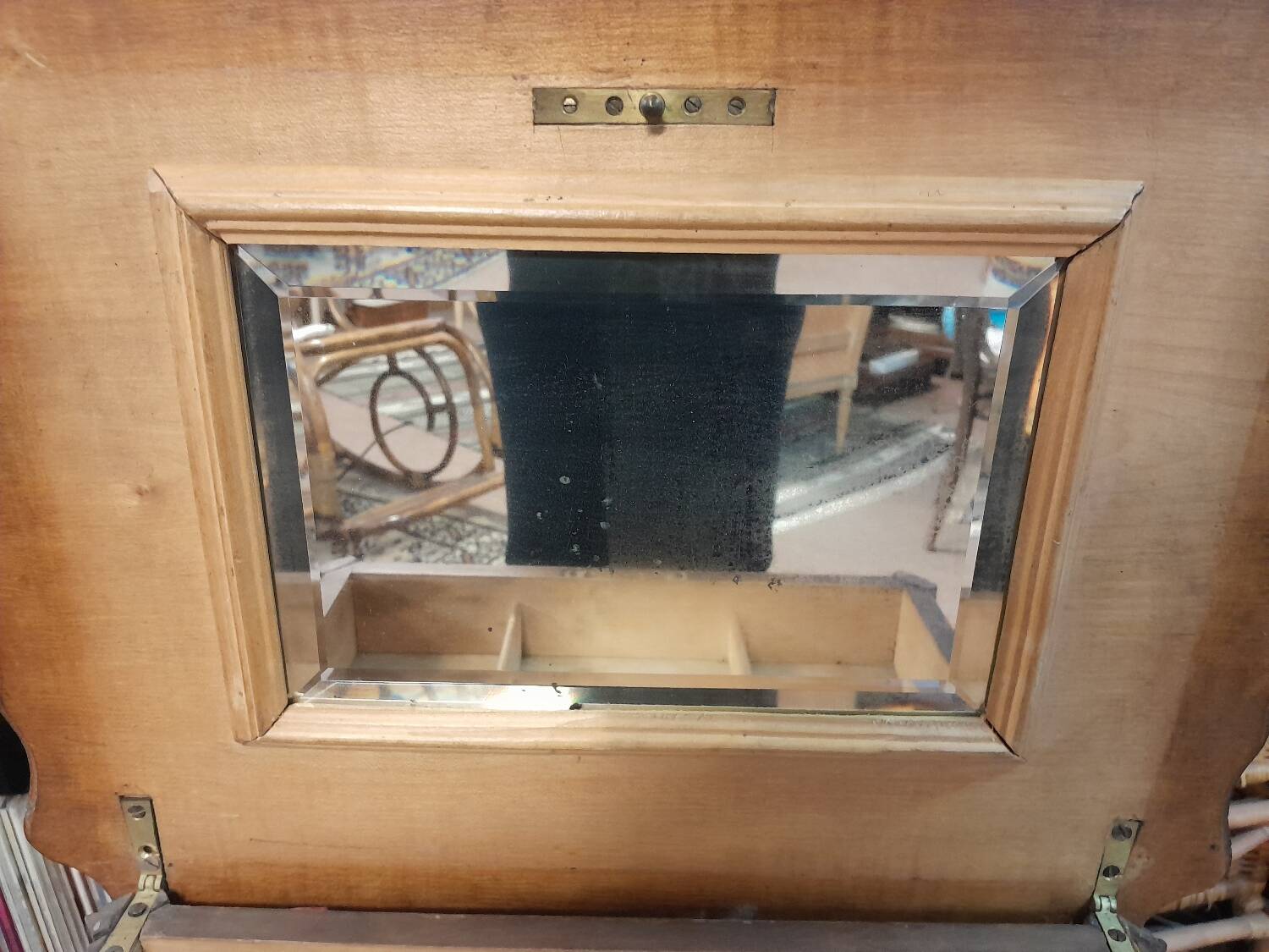 Inlaid dressing table