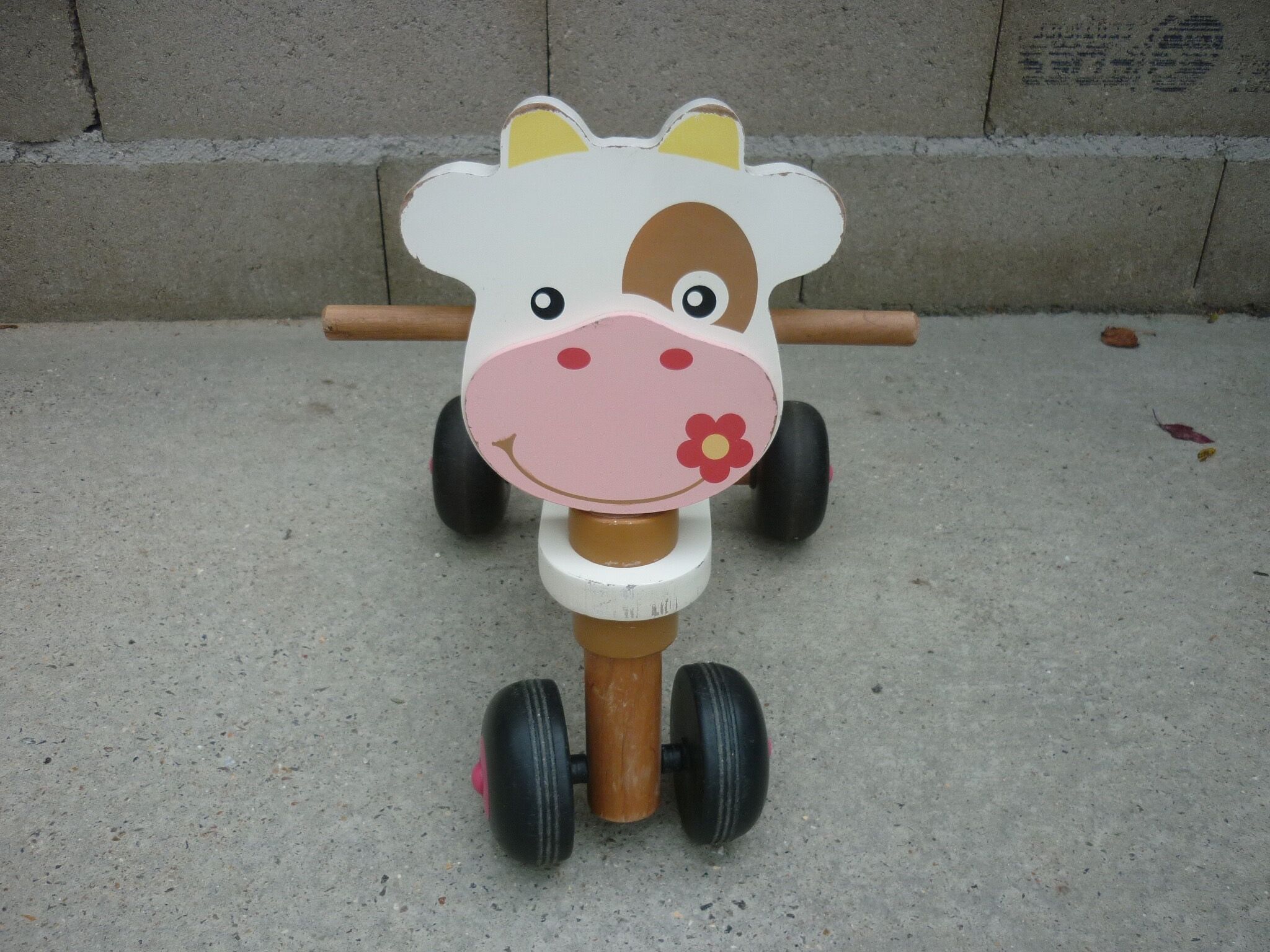 Wooden trotter carrier cow