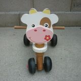 Wooden trotter carrier cow
