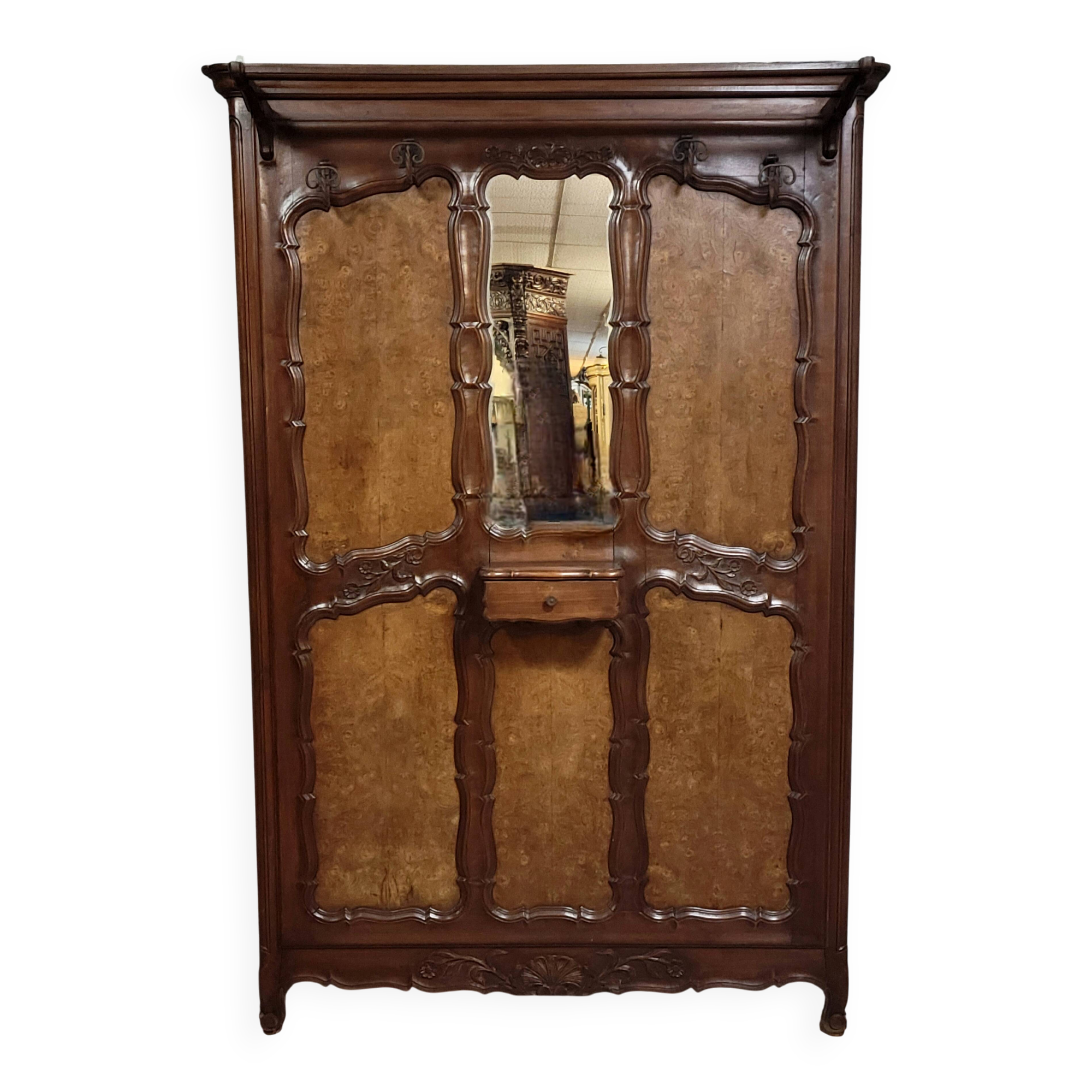 Large coat rack in Louis XV style, made of walnut and elm burl.