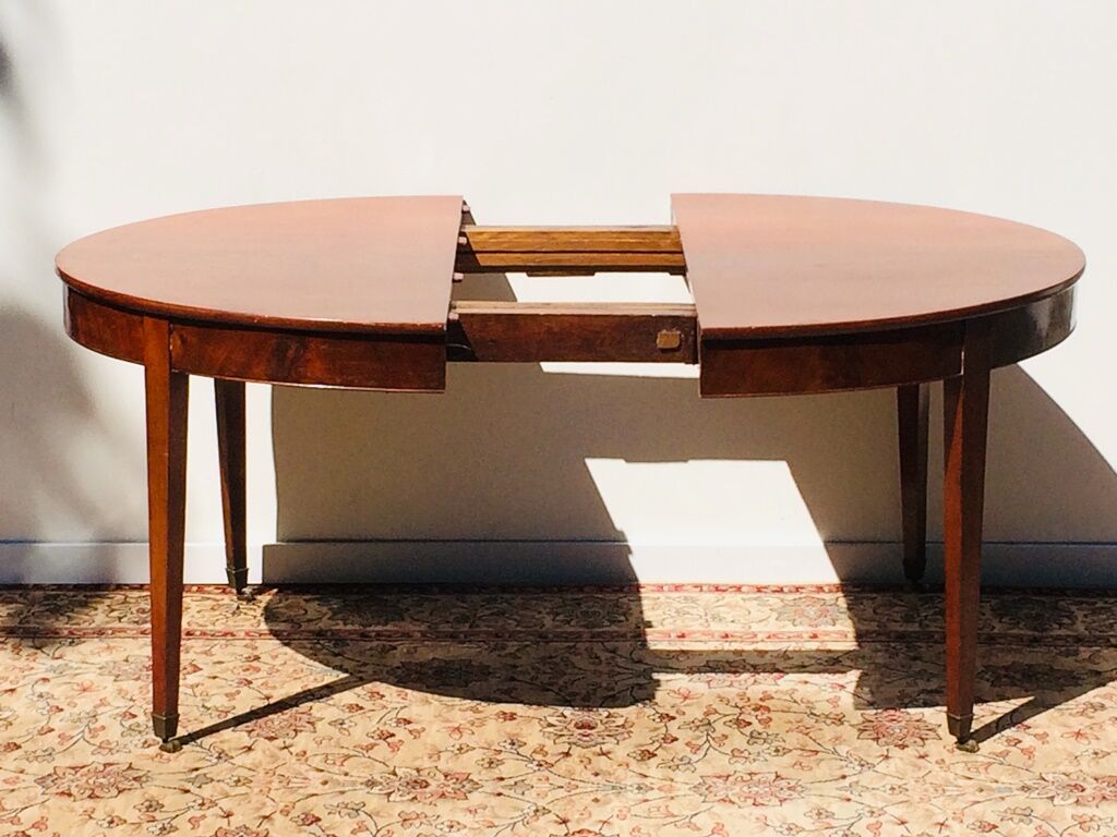 19th expandable empire table 4/6 p