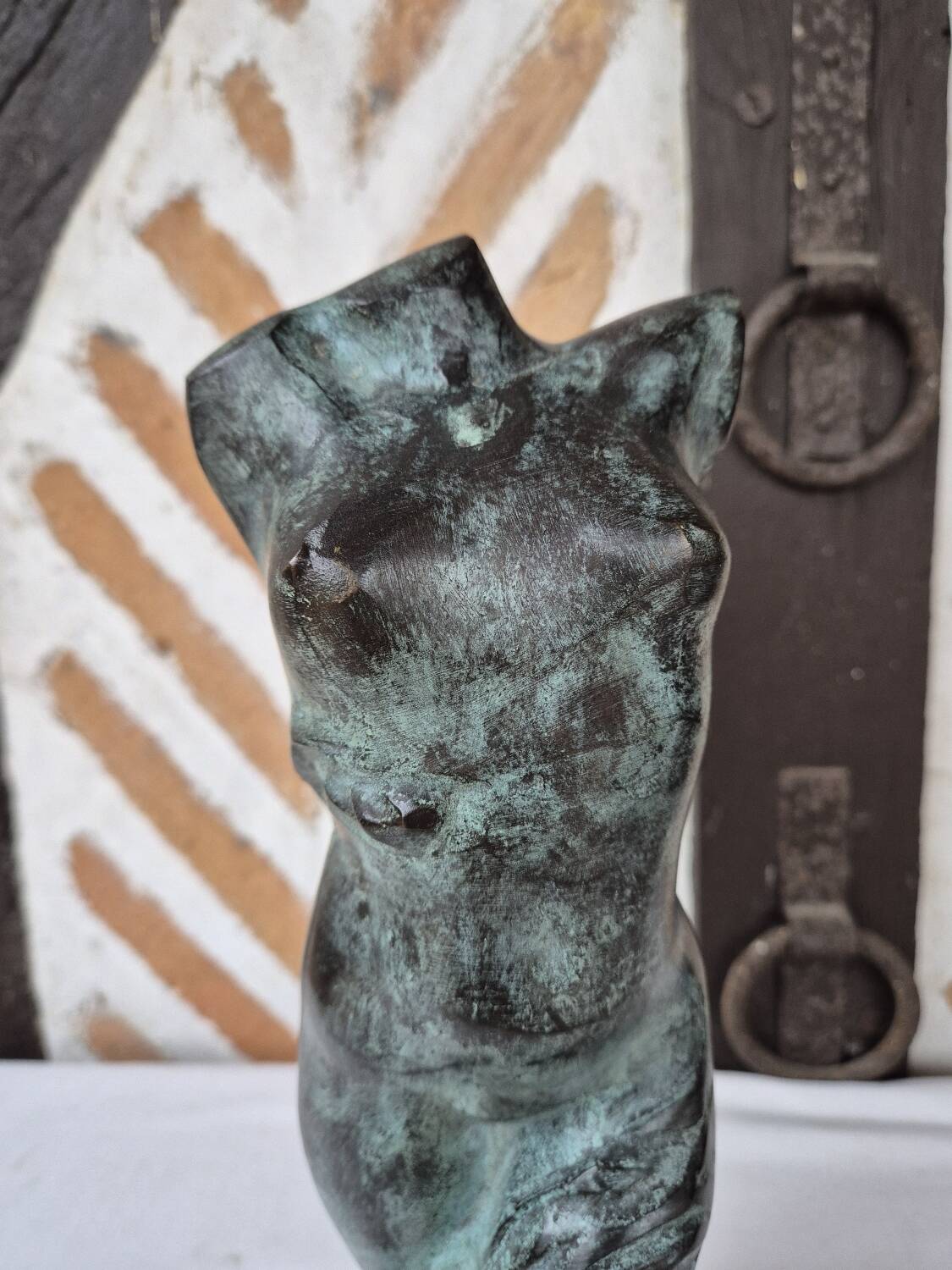Sculpture statue female body