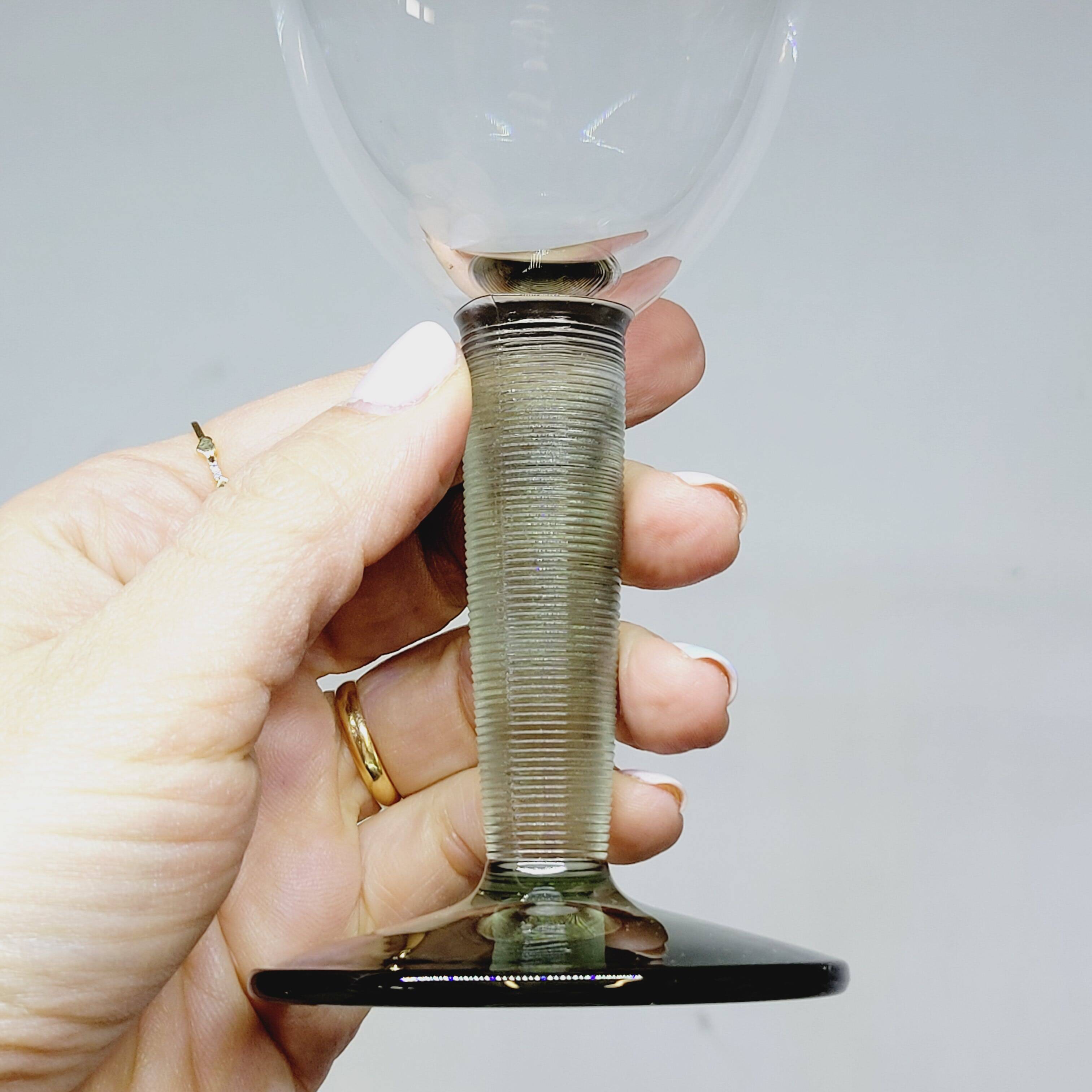 6 verres à vin vintage Bormioli Rocco en cristal gris strié