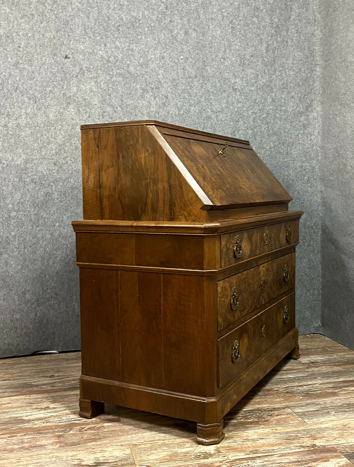 Commode scriban era Louis Philippe in walnut bramble around 1830