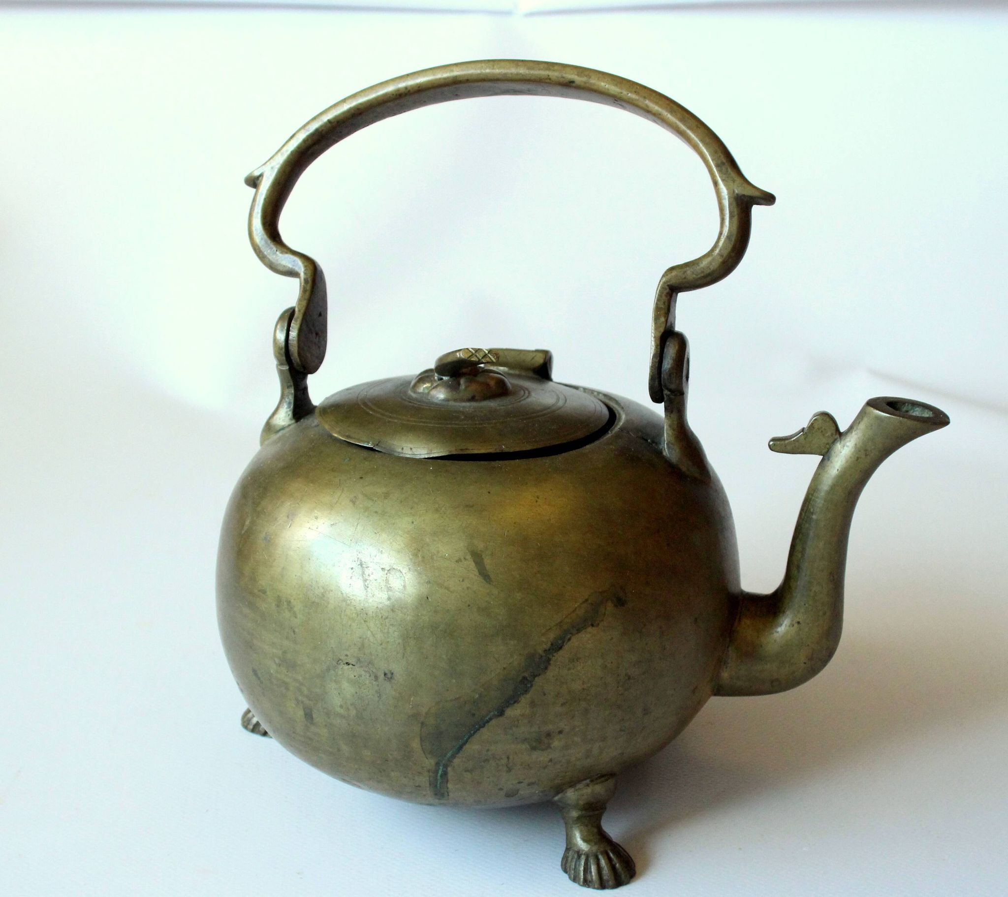 Théière vintage en bronze