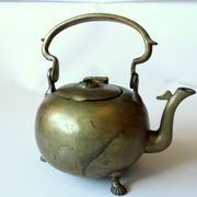 Théière vintage en bronze