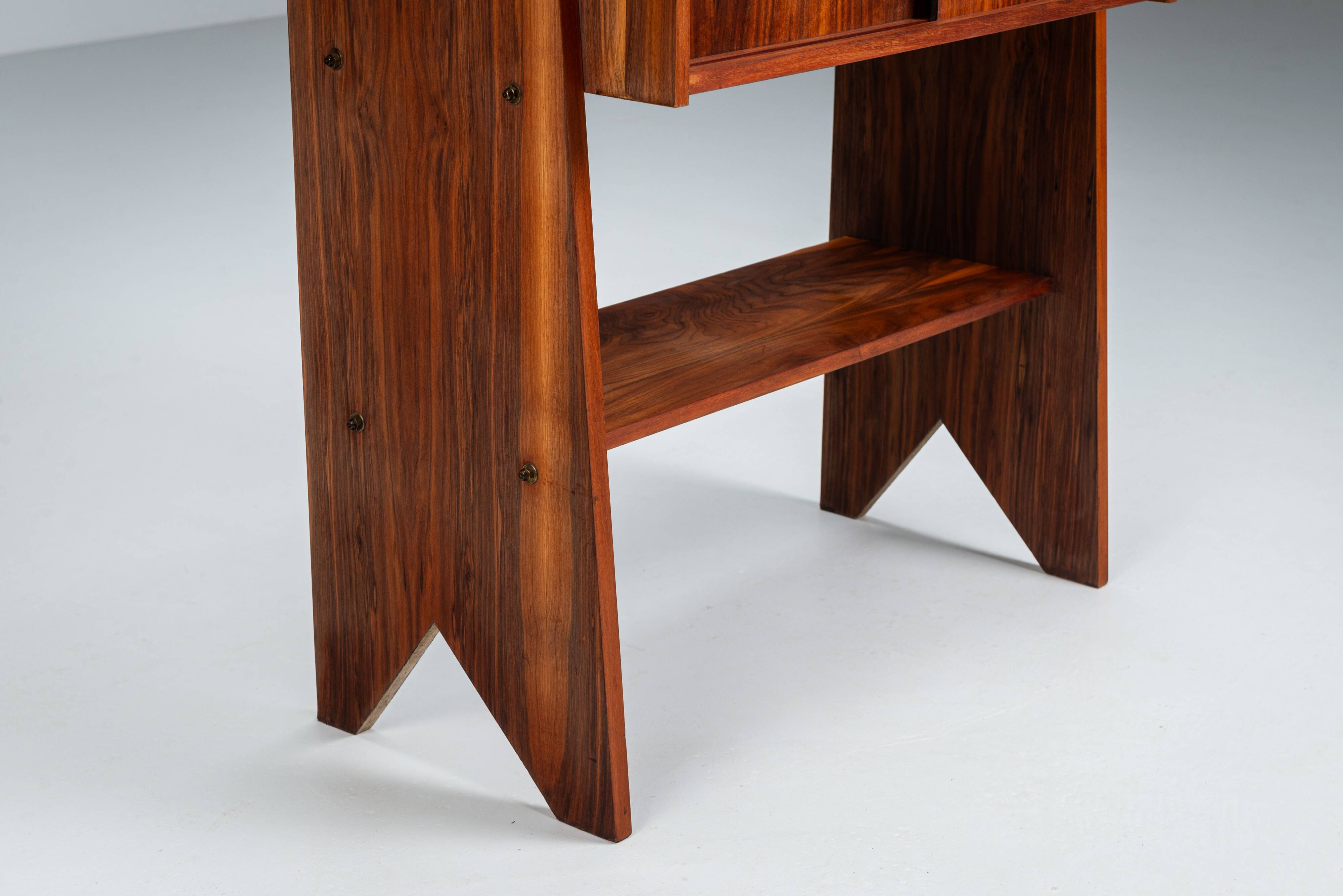 Italian bookcase with three shelves and storage
