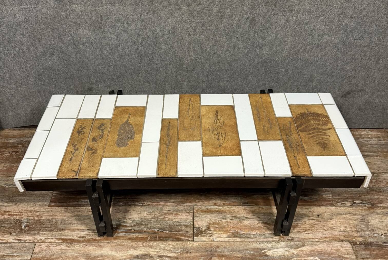 Roger CAPRON (1922-2006): "Herbier" coffee table in ceramic tiles