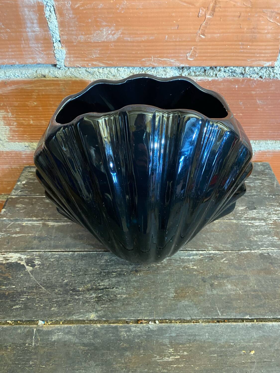 Vintage 1970s Black Ceramic Shell Vase #D690