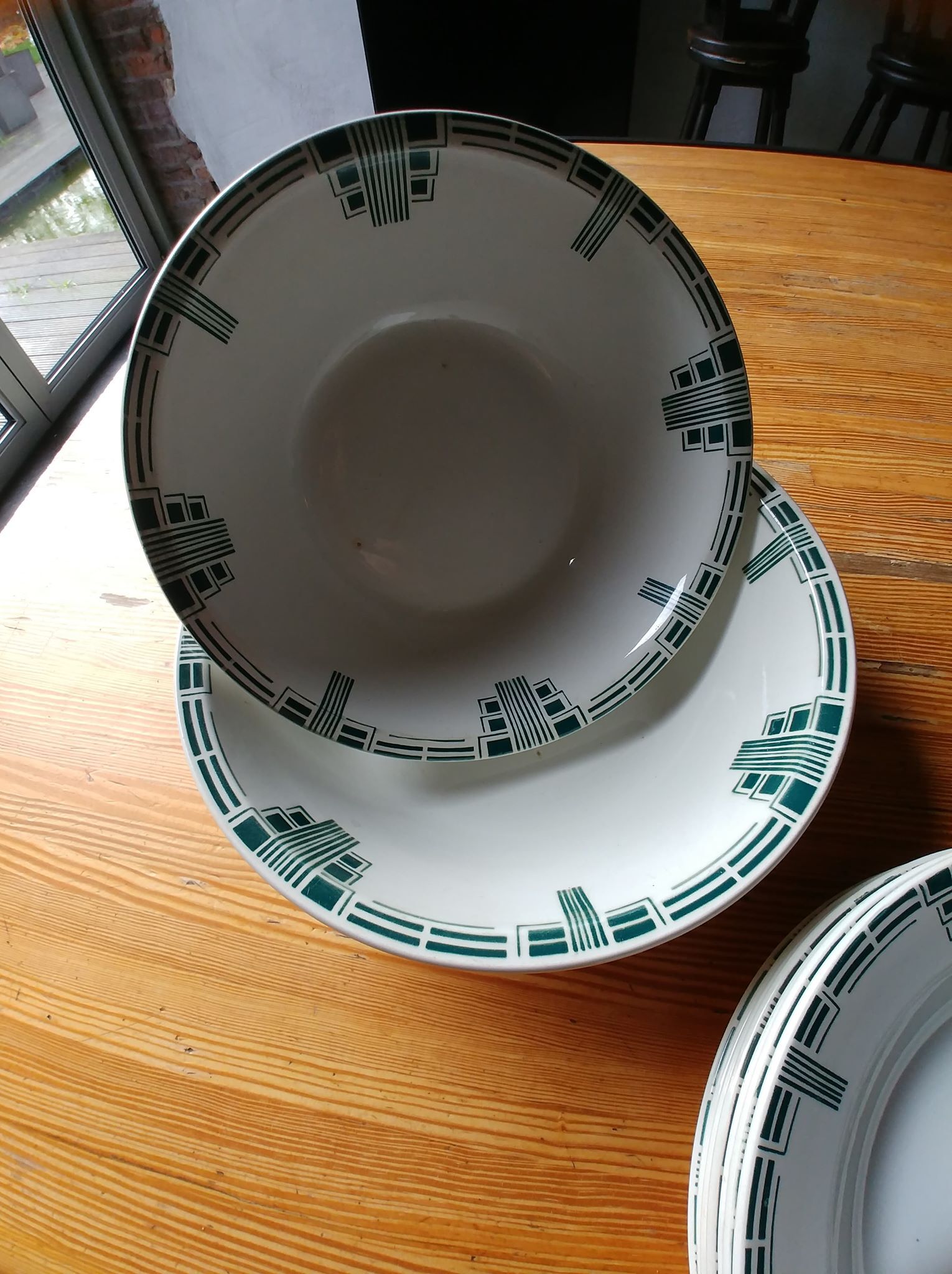 Hollow plates and Art Deco dishes in Nimy
