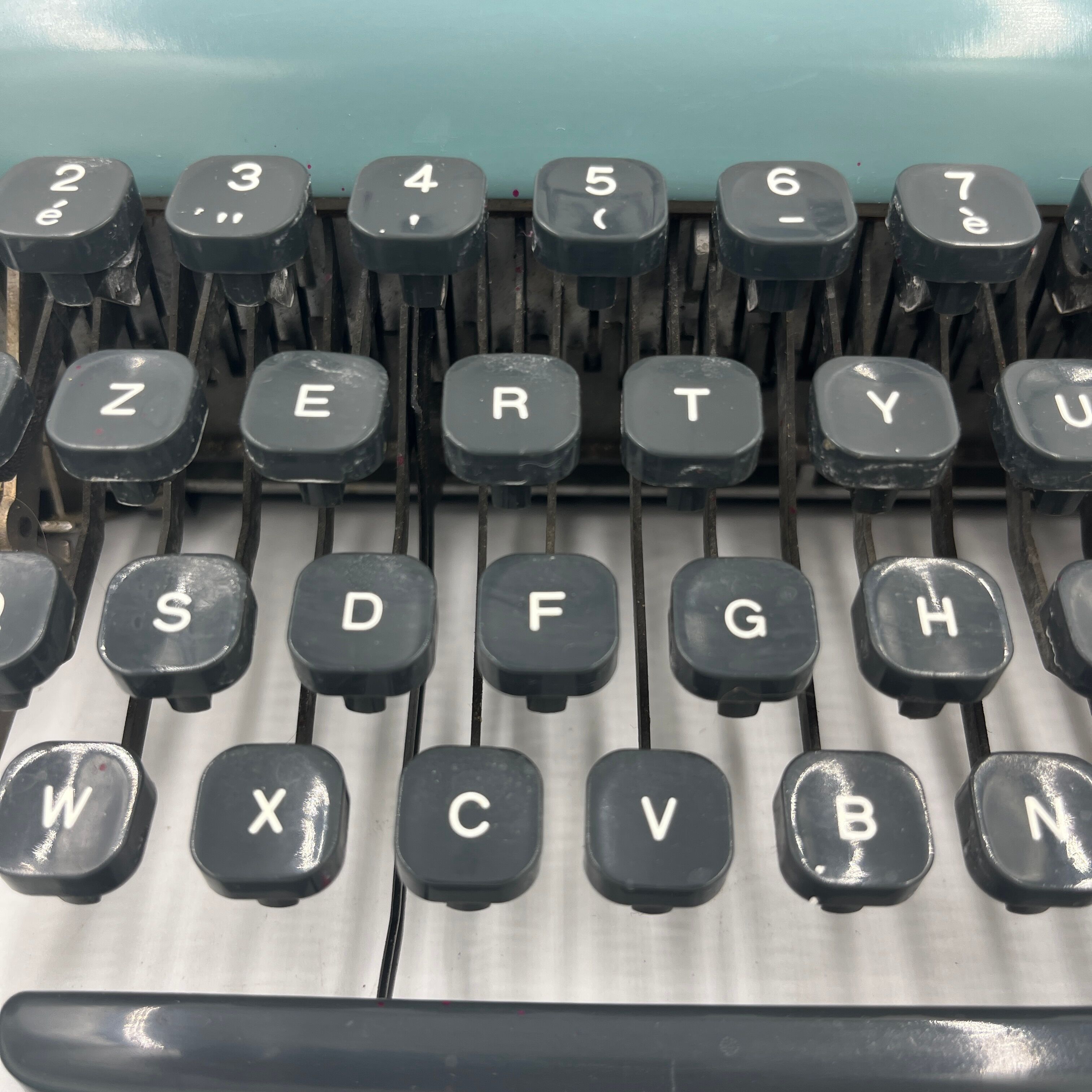 Olivetti Lettera 22 Blue typewriter