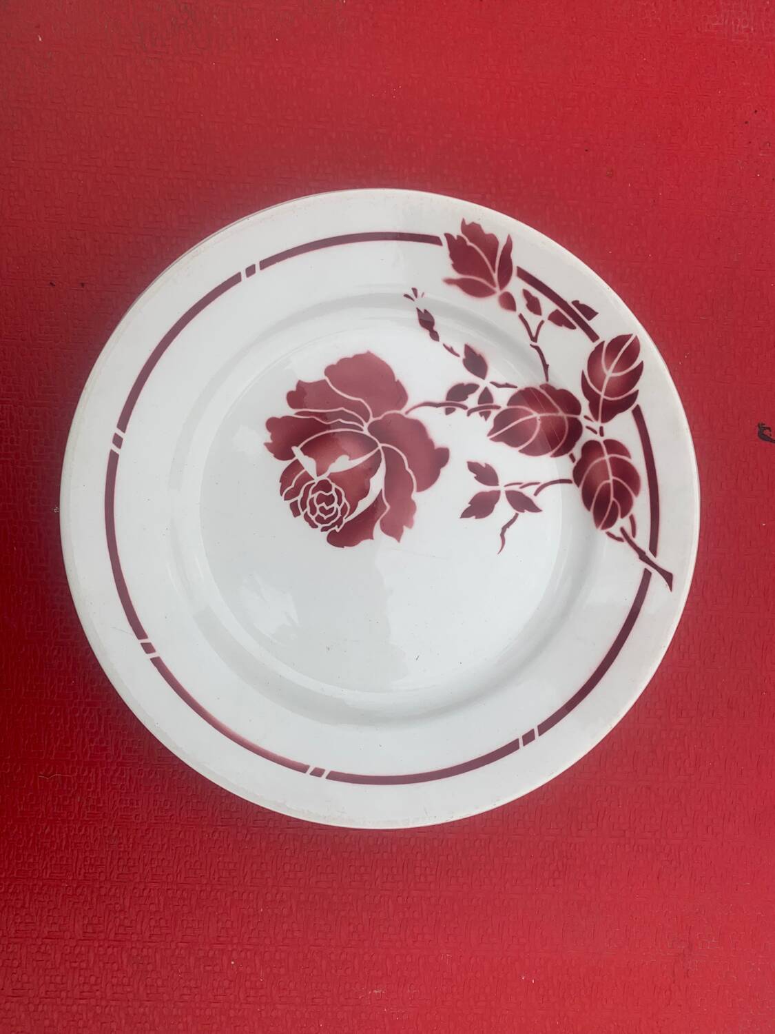 Red flower plate