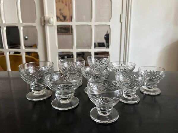 ensemble de verres anciens ciselés