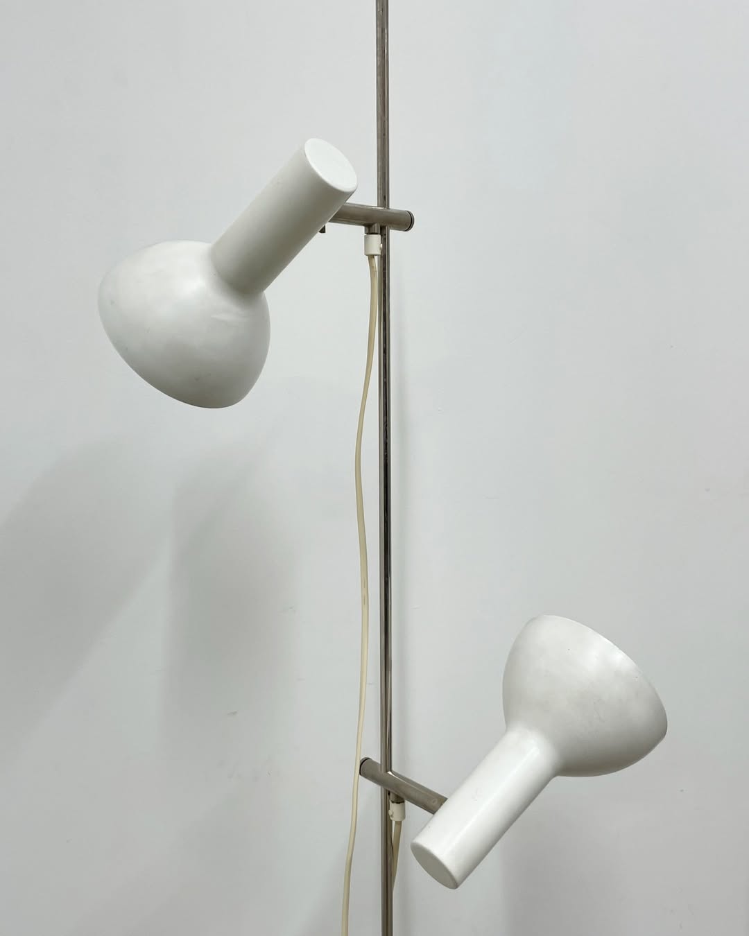 Swiss floor lamp with 2 white spots