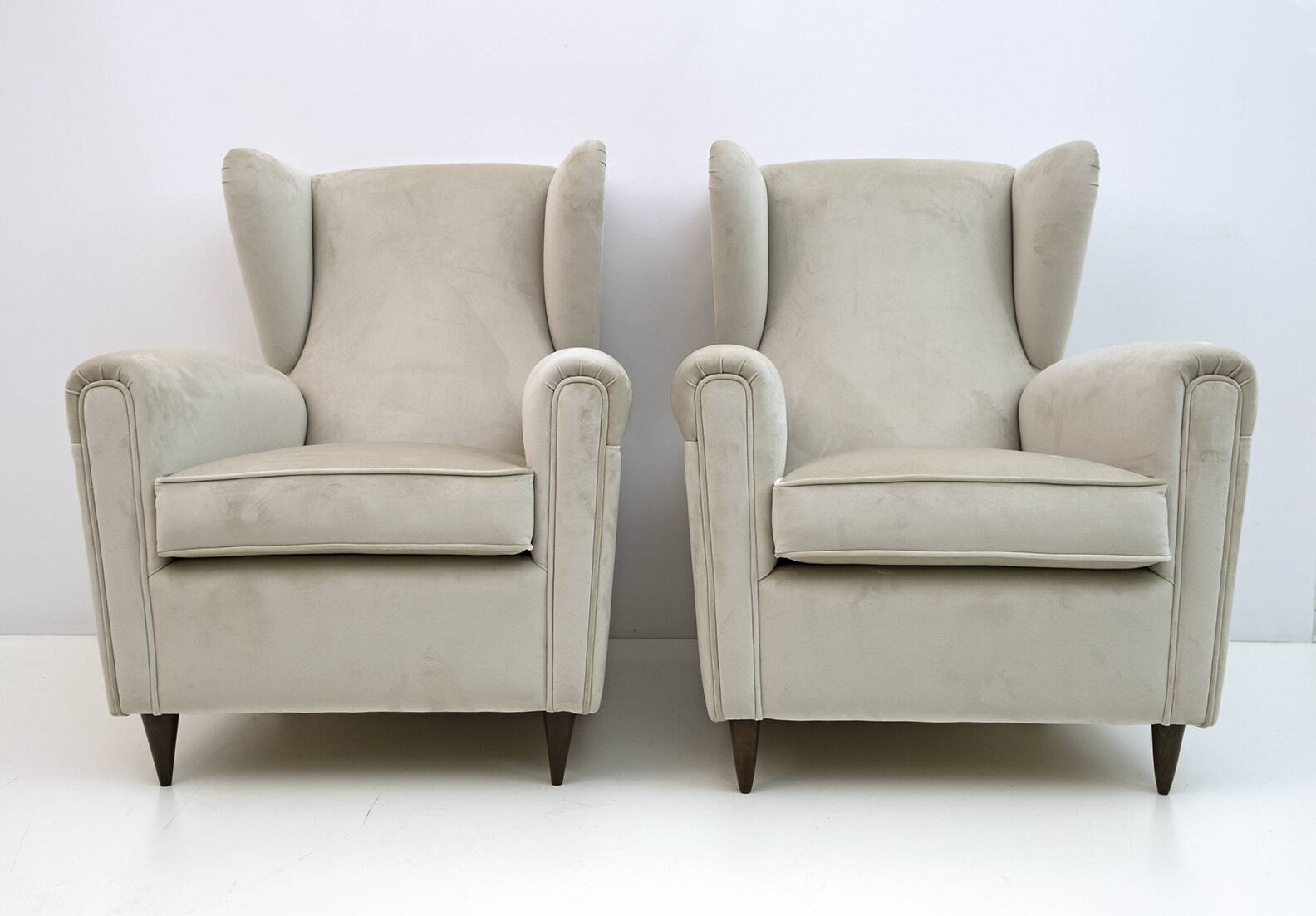 Attributed Gio Ponti Mid-Century Modern Italian Velvet Armchairs, 1950s