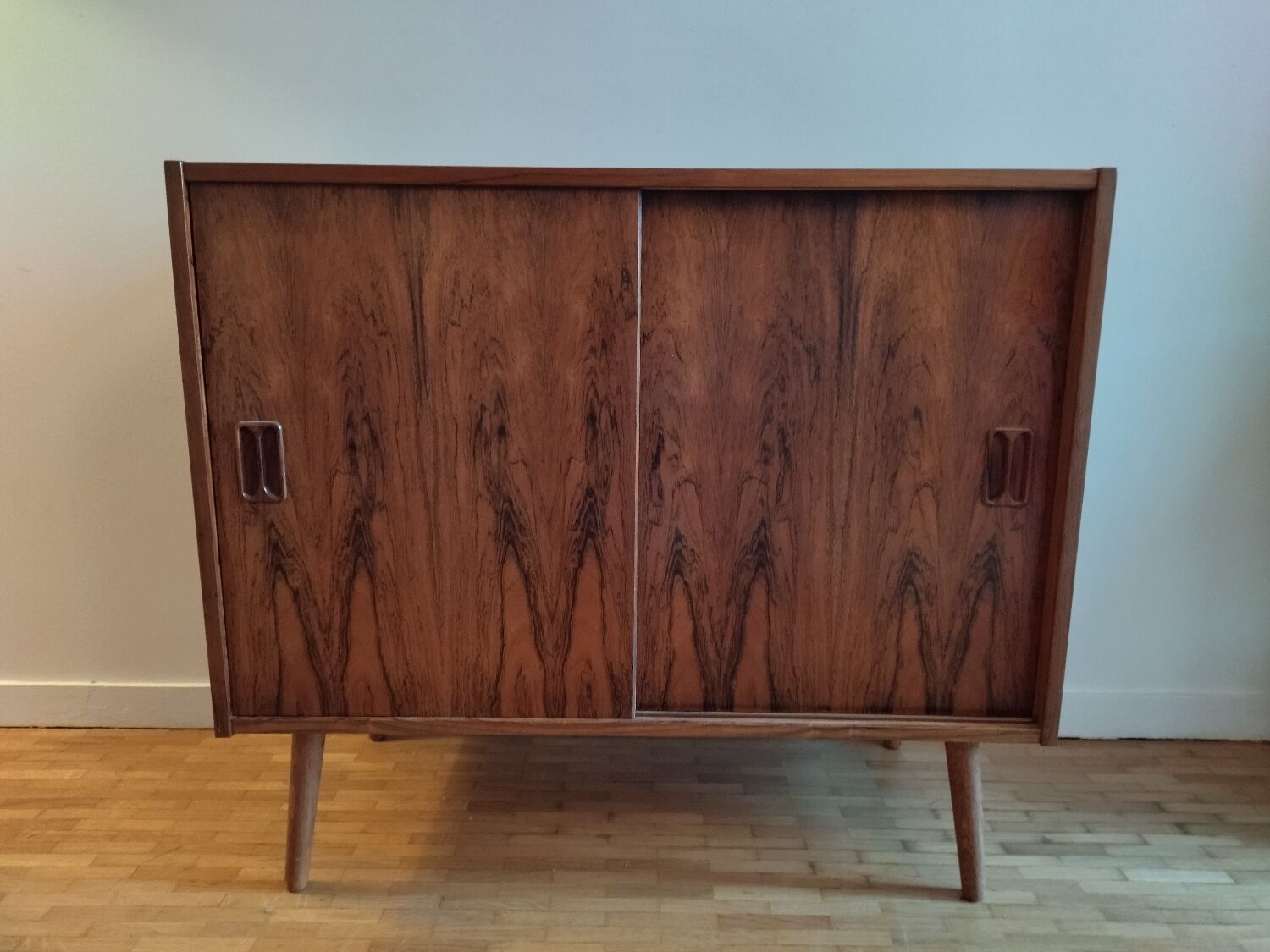 Rosewood chest of drawers