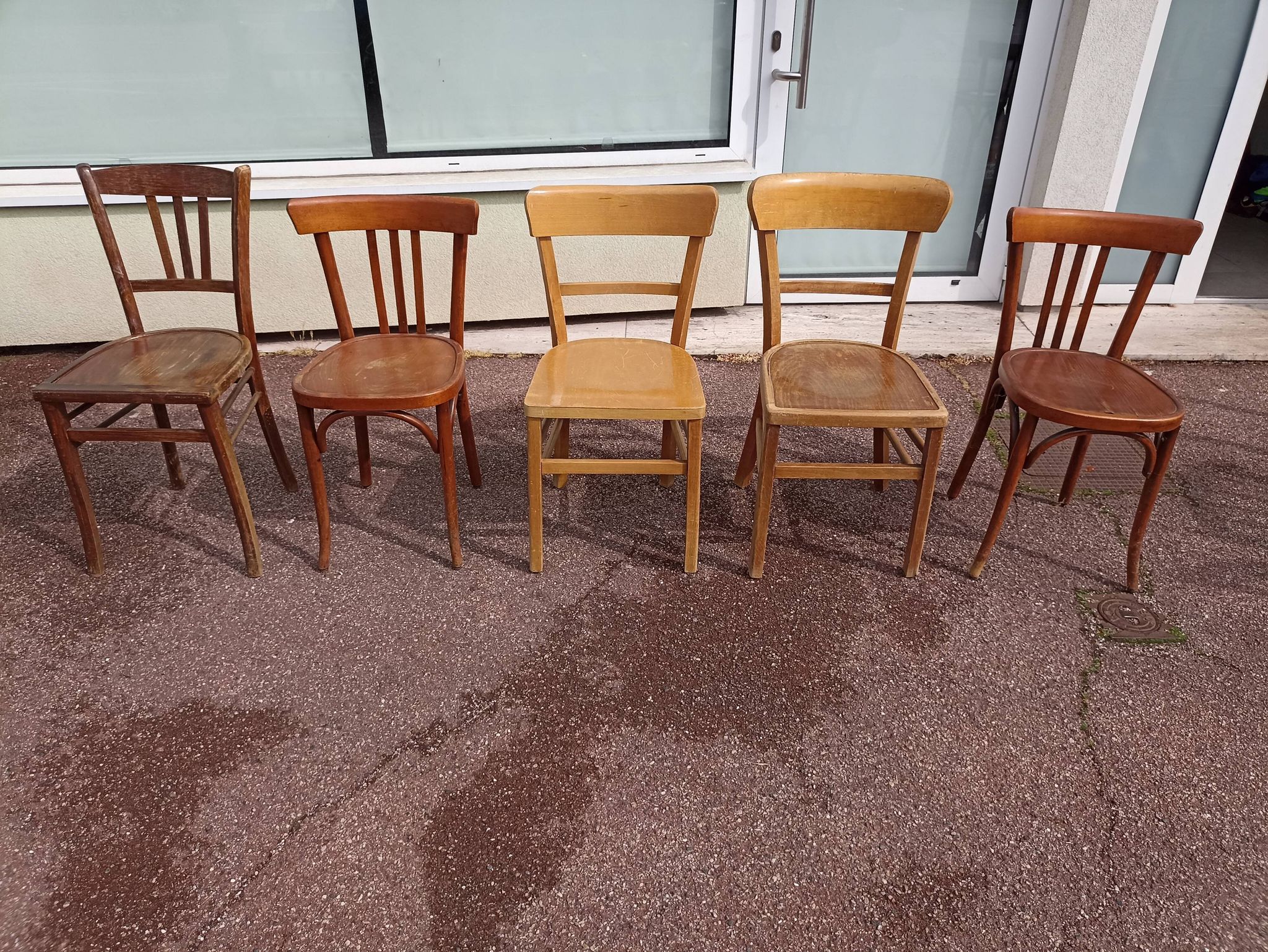 Set of 16 mismatched wooden bistro chairs - vintage - luterma
