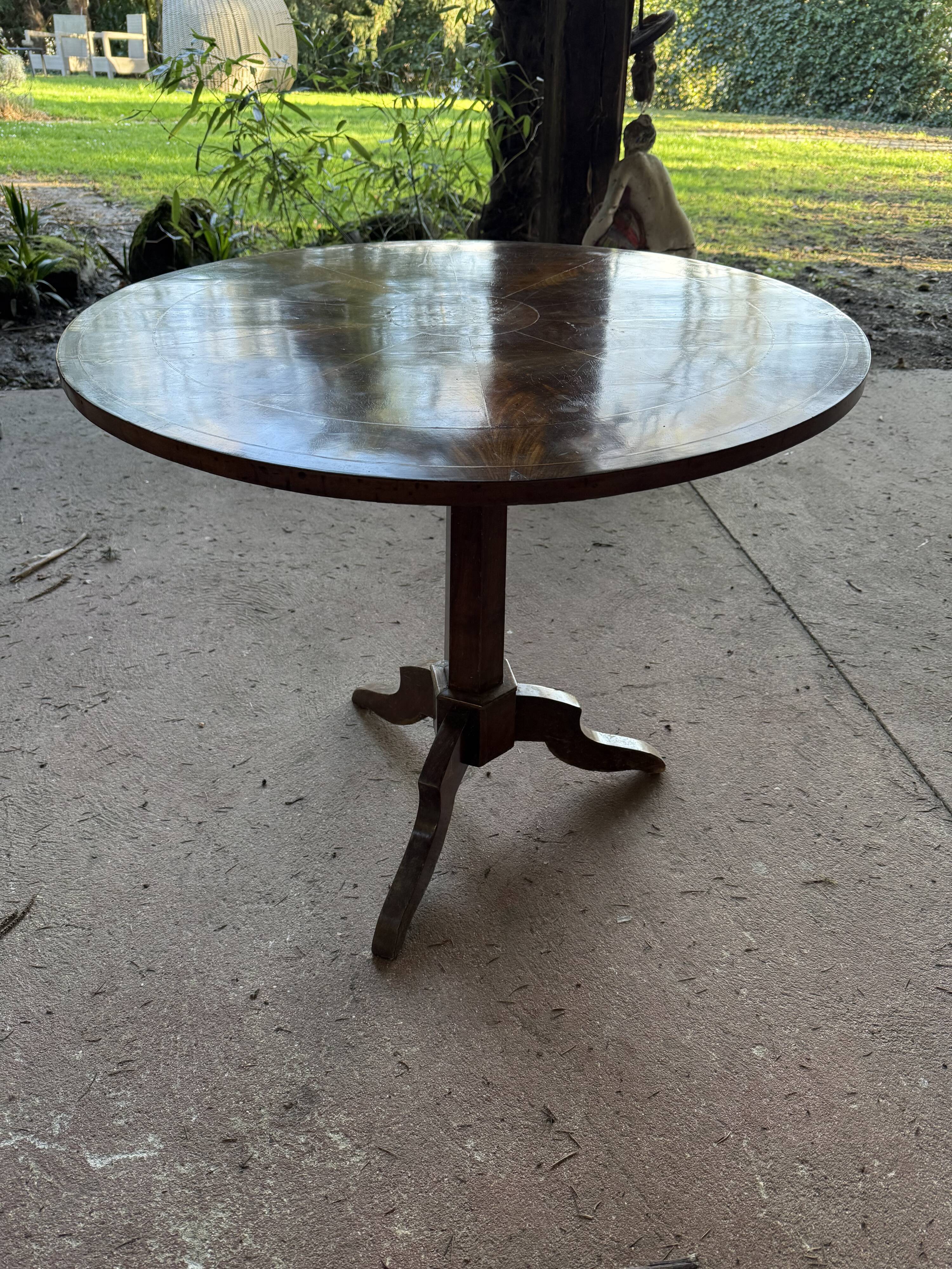 Antique round table with floral details.