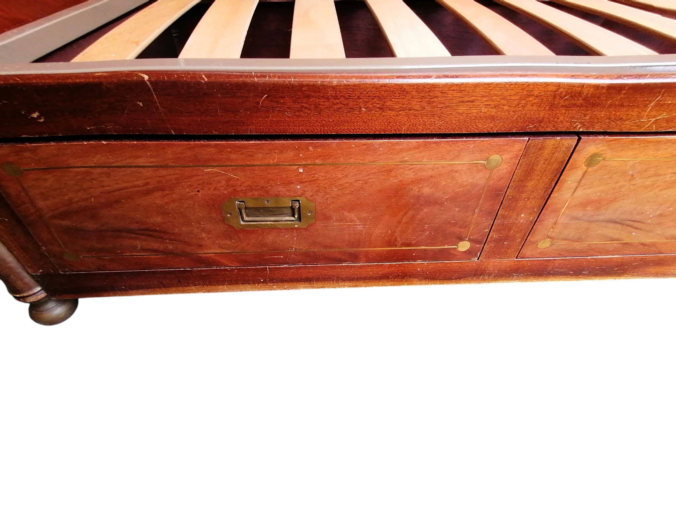 Divano letto in stile nautico in mogano con dettagli in ottone, fine XIX