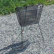 Porte revue en métal perforé des années 60