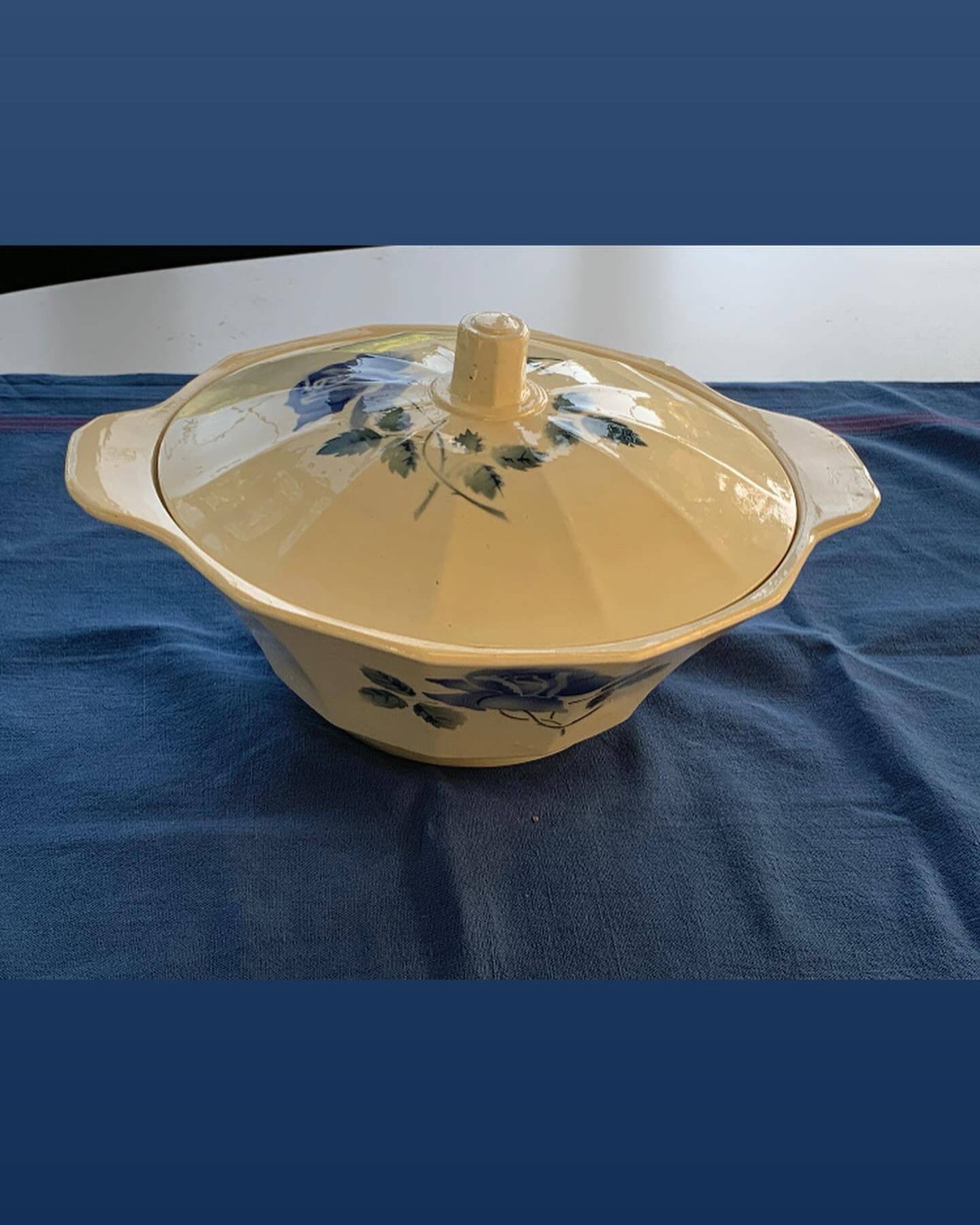 Digoin and Sarreguemines soup tureen, made in France, numbered, art deco