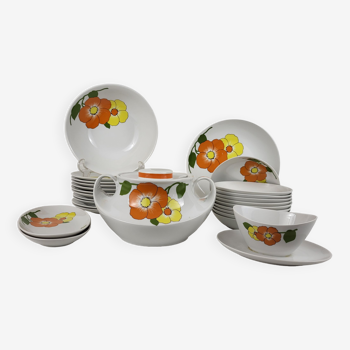 Table service 26 pieces in vintage German porcelain