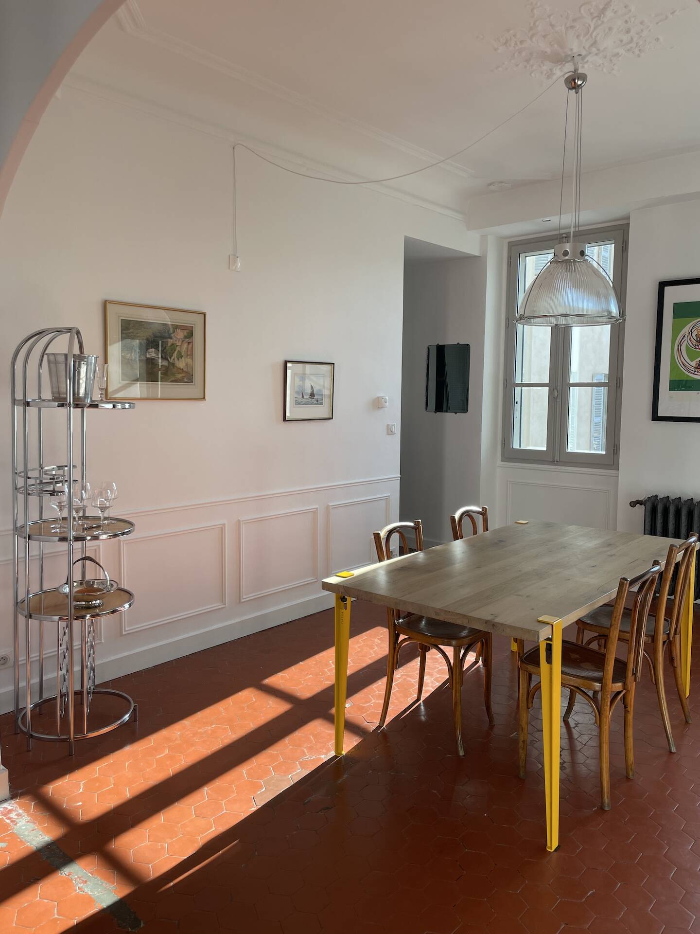 Large adjustable height holophane suspension, diameter 48 cm, series available.