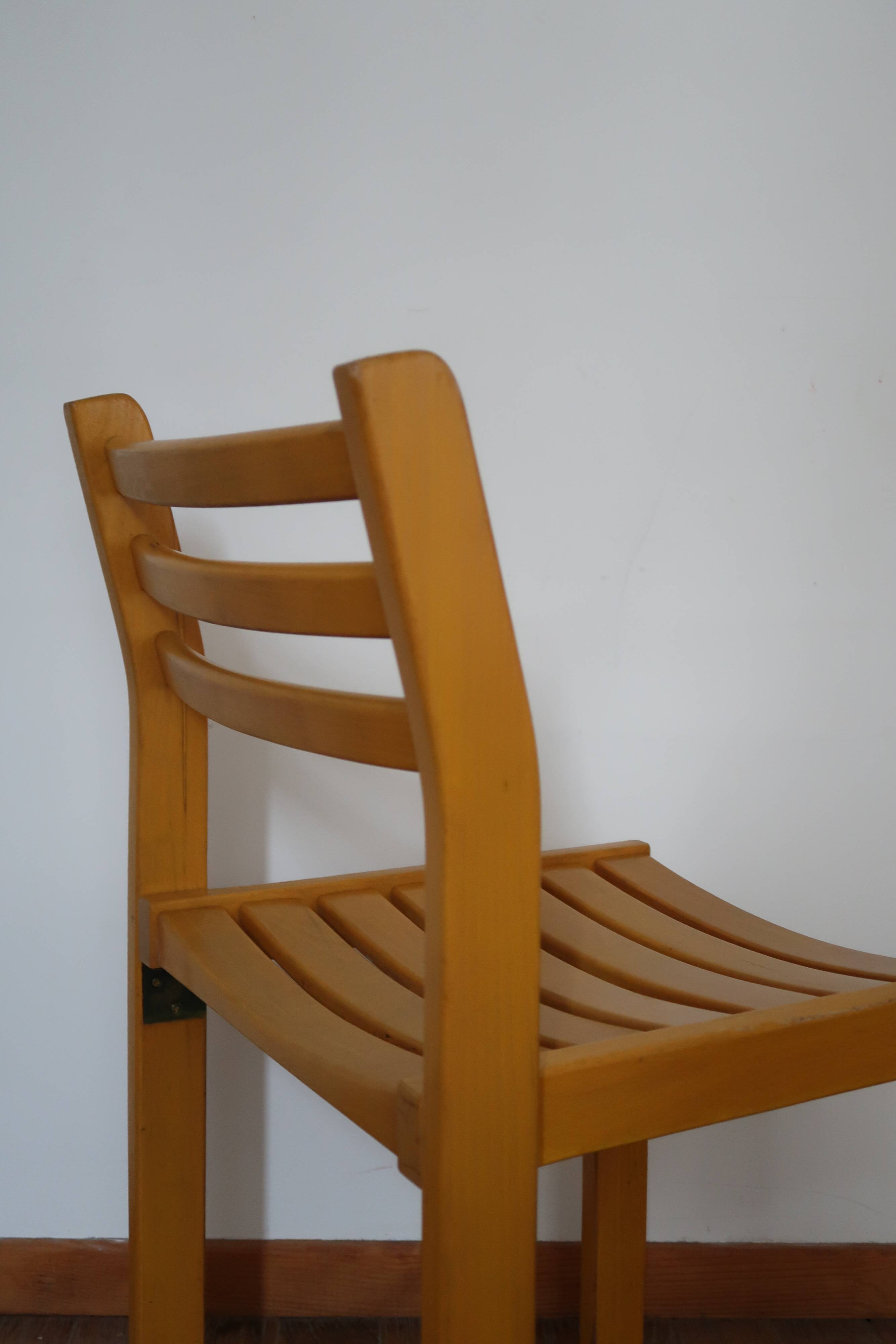 6 stackable wooden chairs