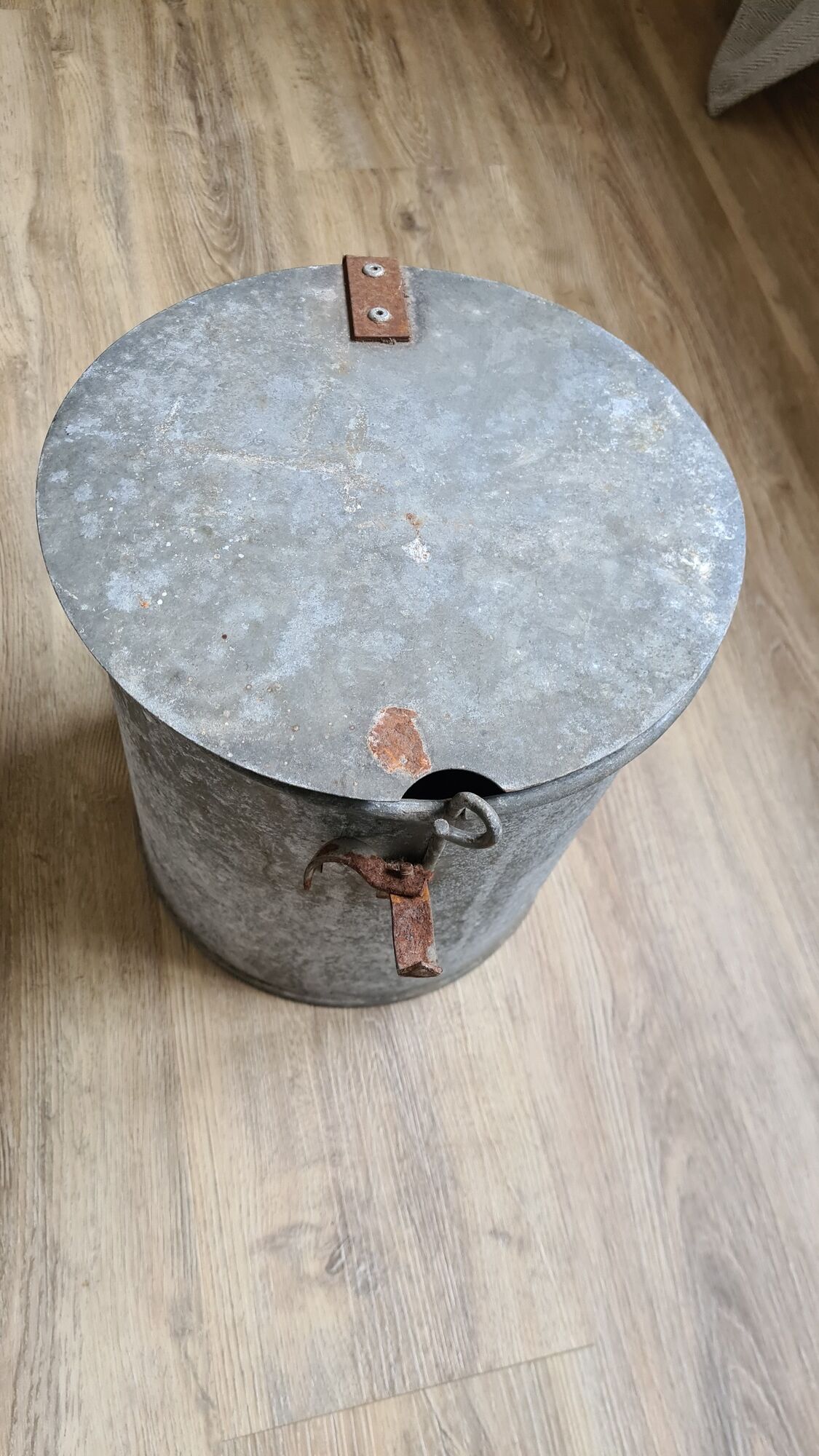 Old large zinc pot with lid / vintage Dimensions: 29x26