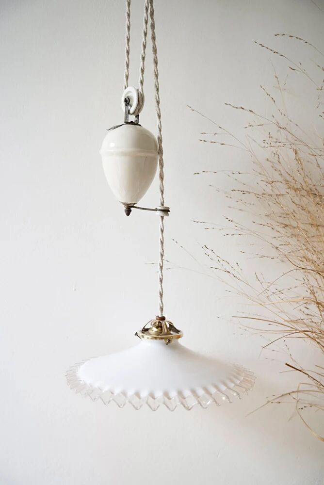 Opaline suspension, adjustable height.
