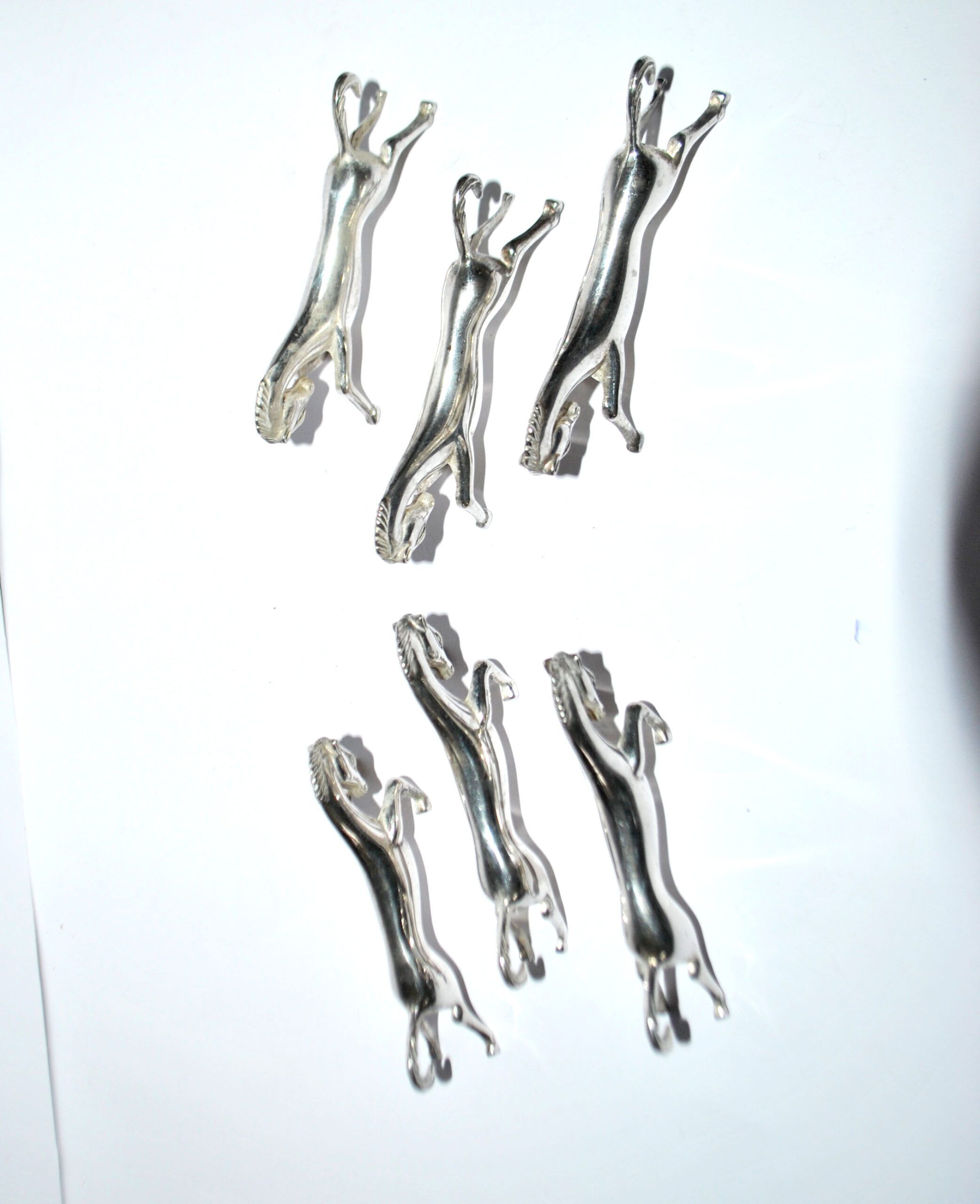 Set of 6 animal-shaped knife rests, modernist horse design in silver-plated metal, equestrian.