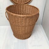 Round basket with wicker lid