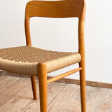 Paire de chaises de salle à manger modèle 75 par Niels O. Møller en chêne