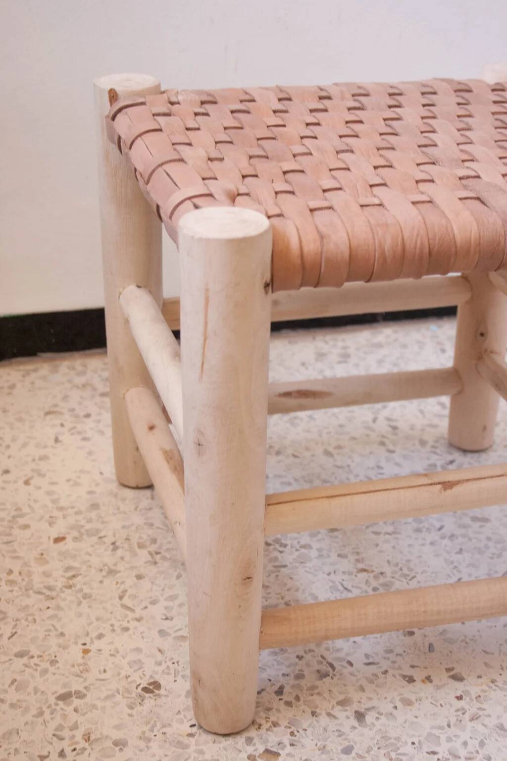 2 Tabouret en cuir et bois clair